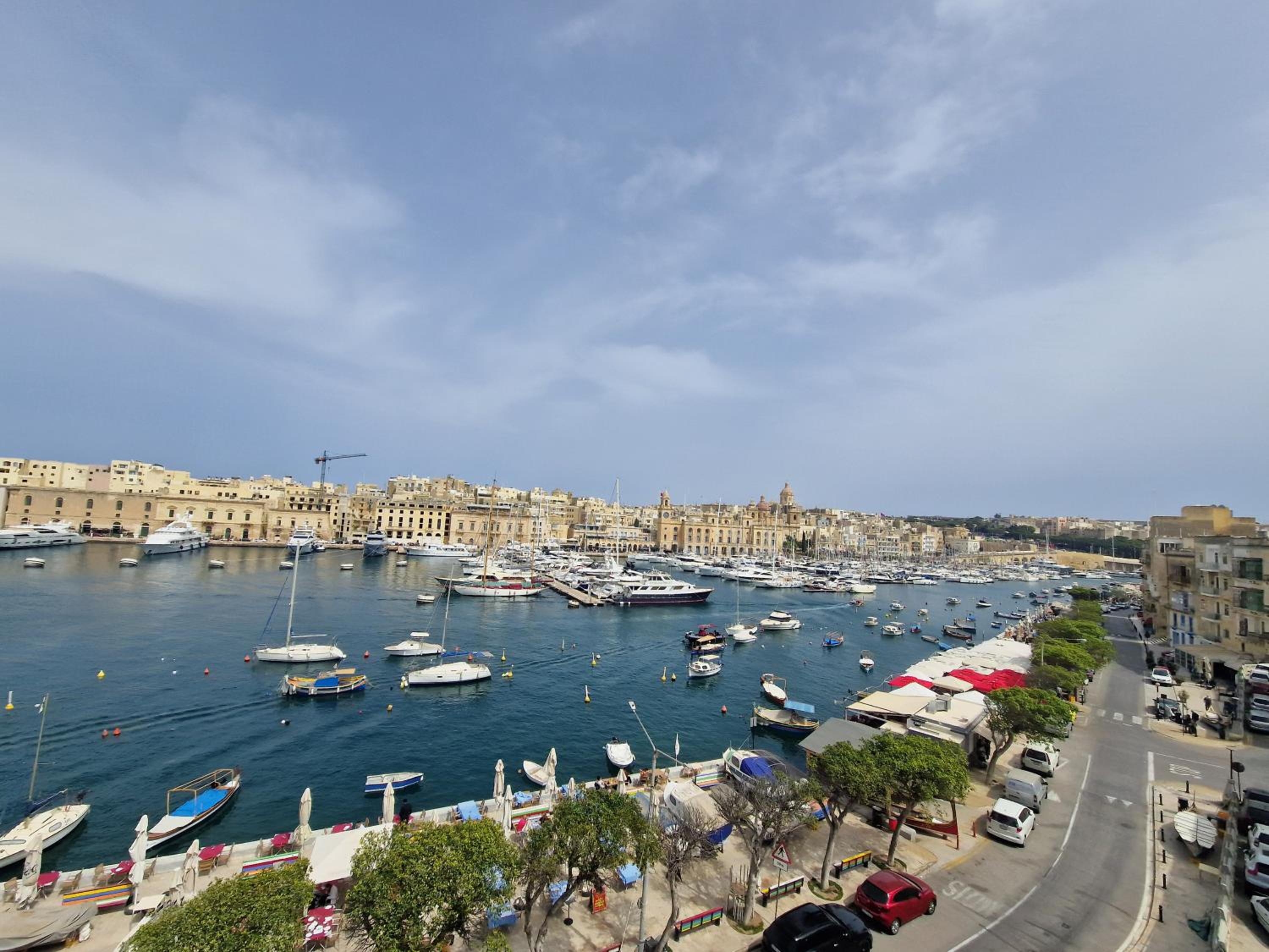 KORZO SUITES SENGLEA WATERFRONT