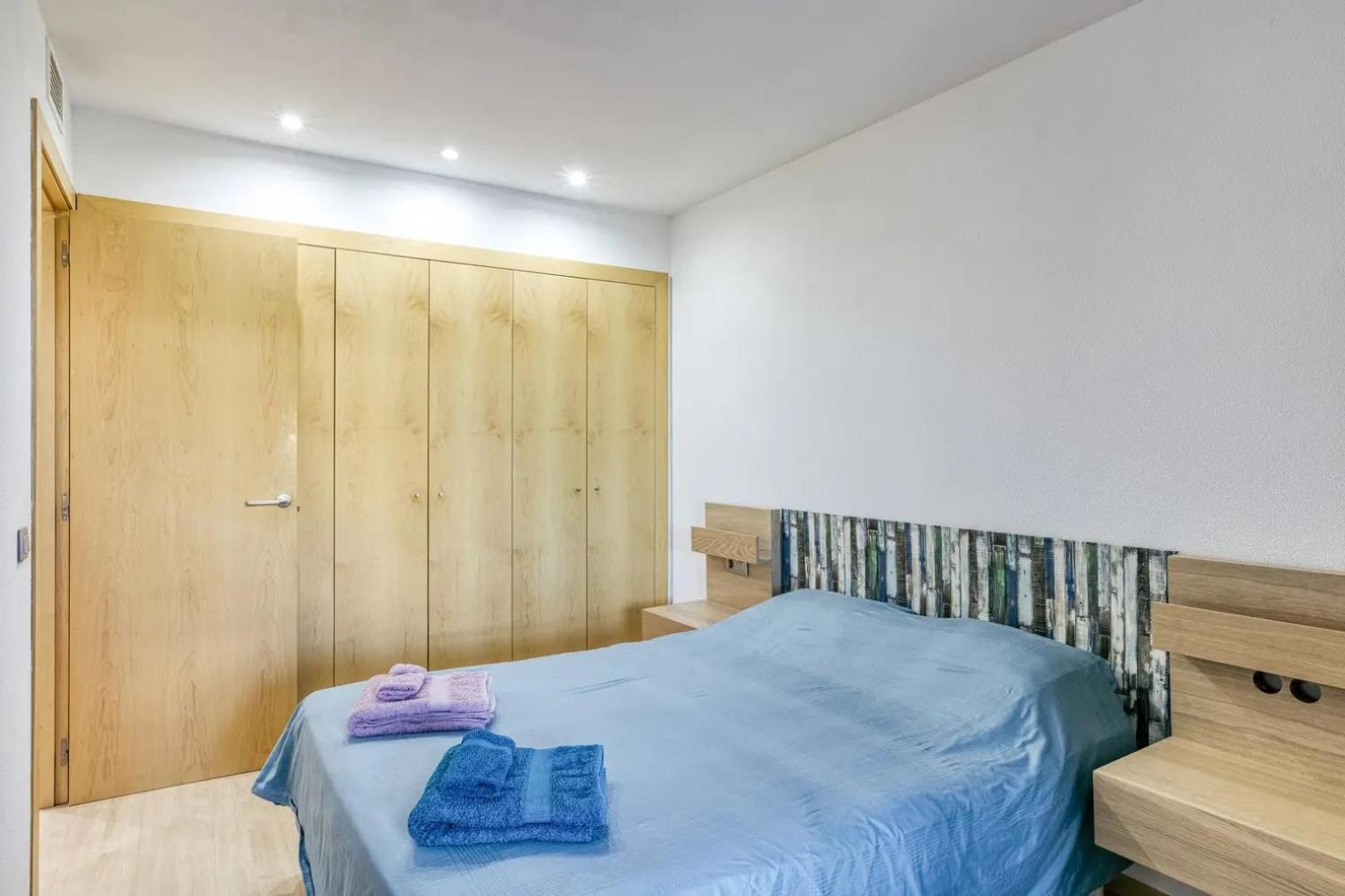Apartament amb piscina i zona enjardinada
