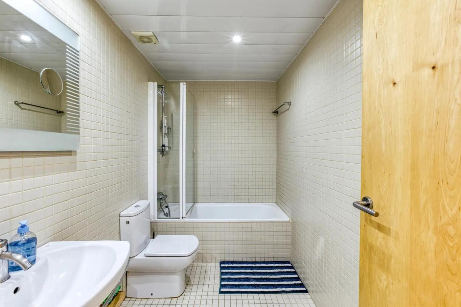 Apartament amb piscina i zona enjardinada