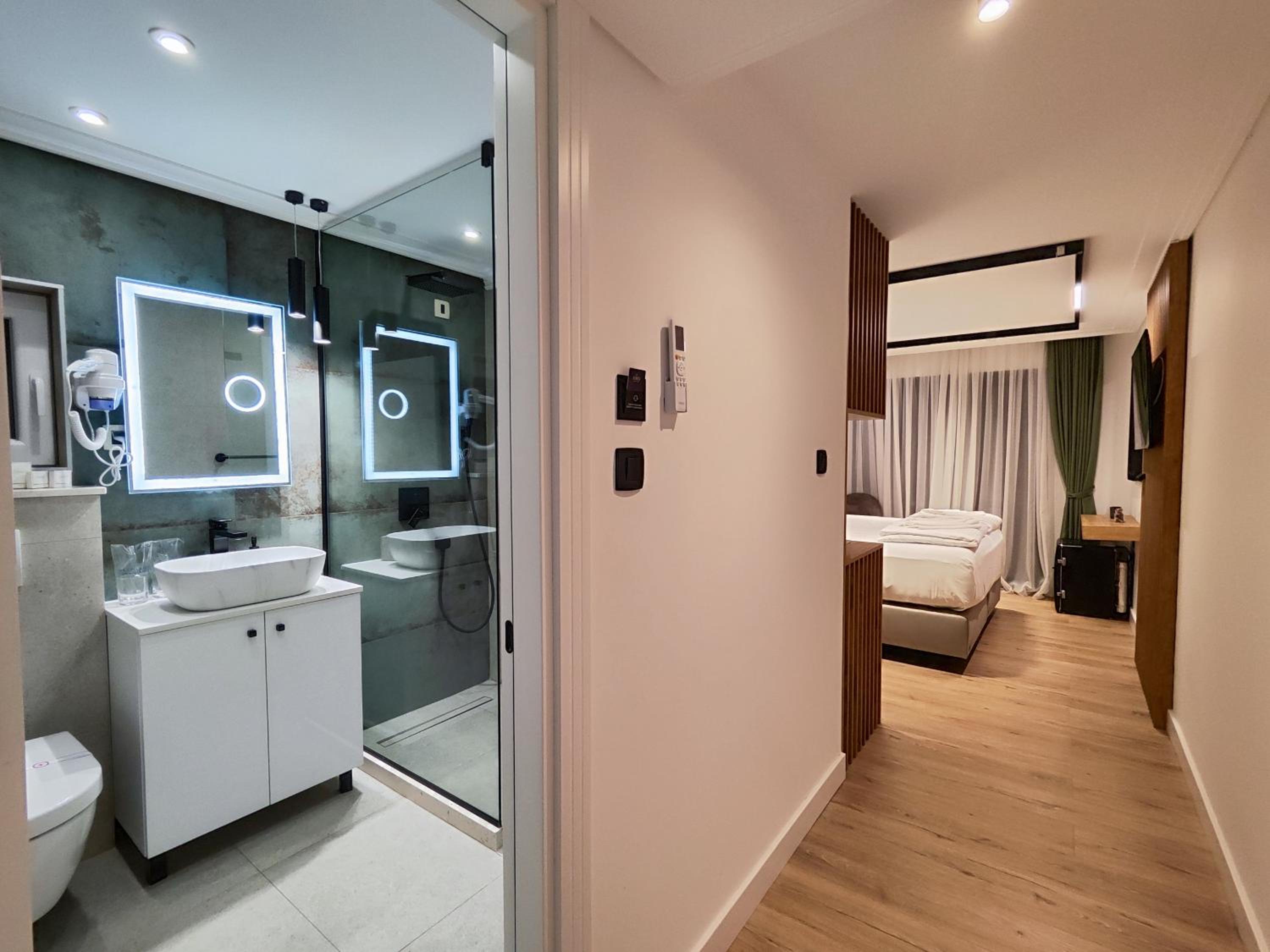 AMD Premium rooms Budva view 4