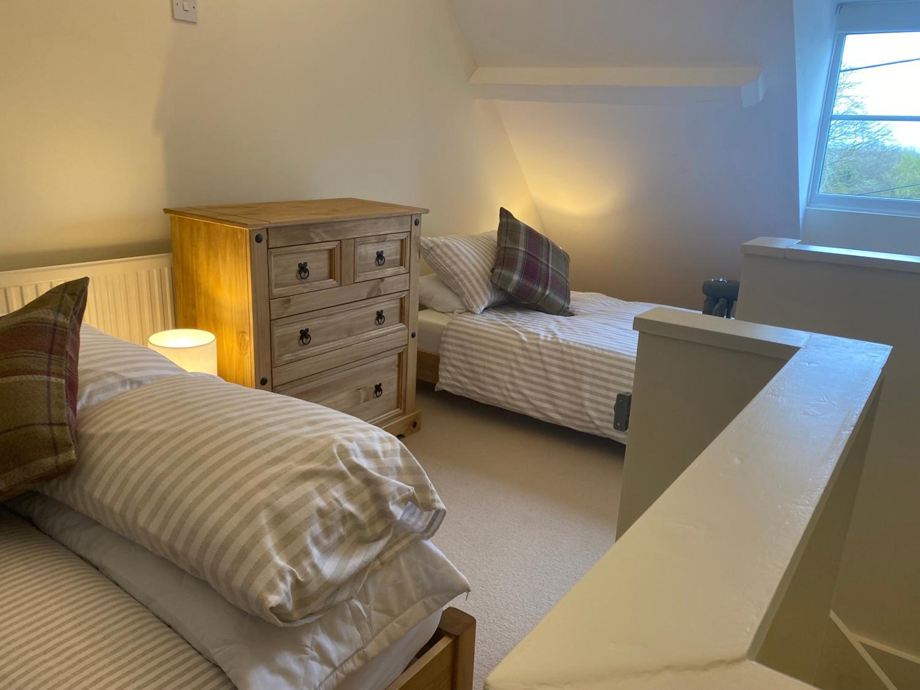 A charming and stylish country cottage. view 4