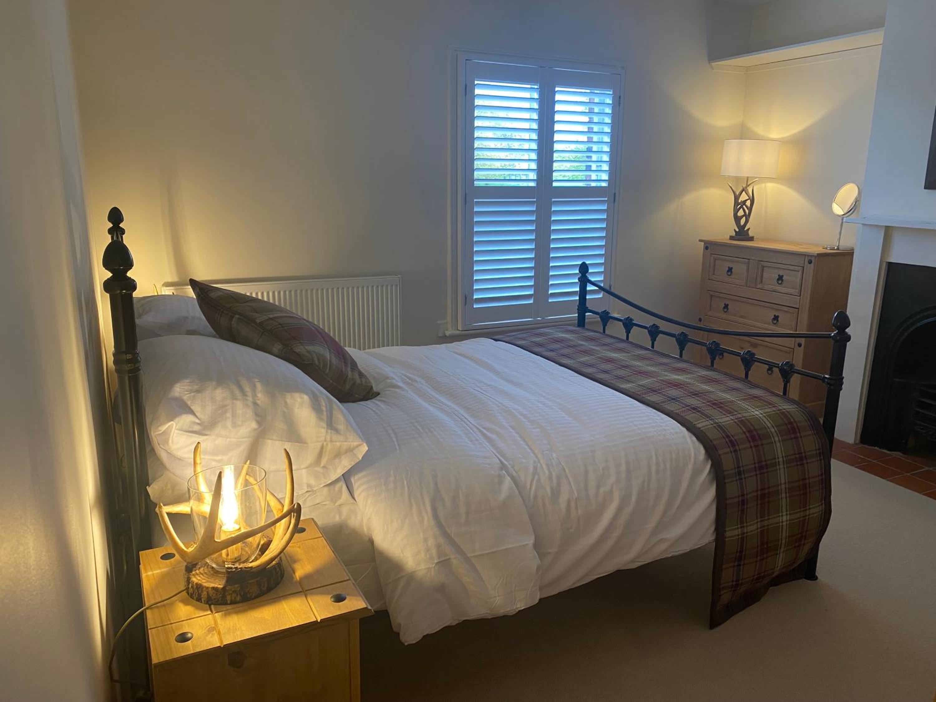 A charming and stylish country cottage. view 5