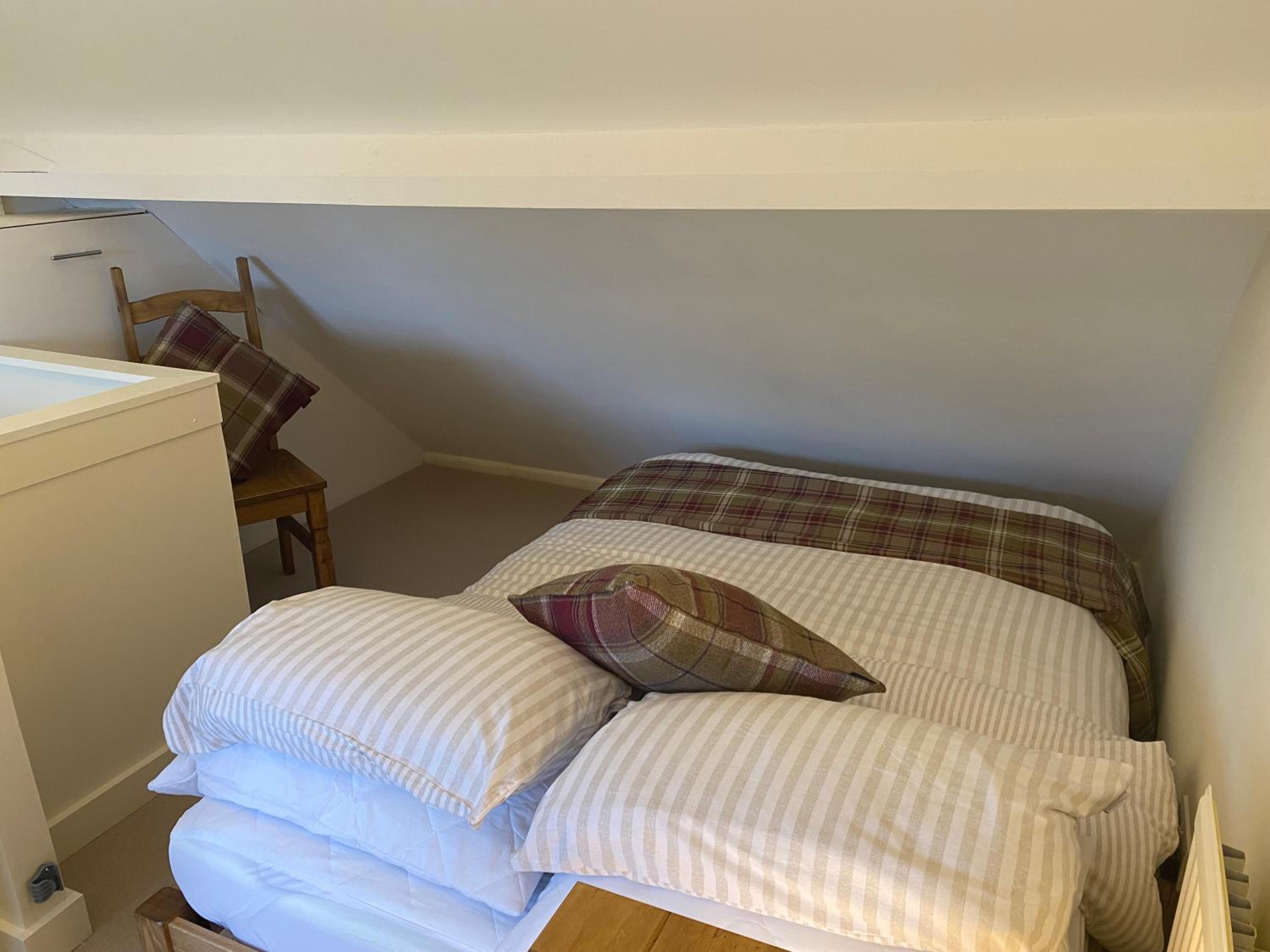 A charming and stylish country cottage. view 2