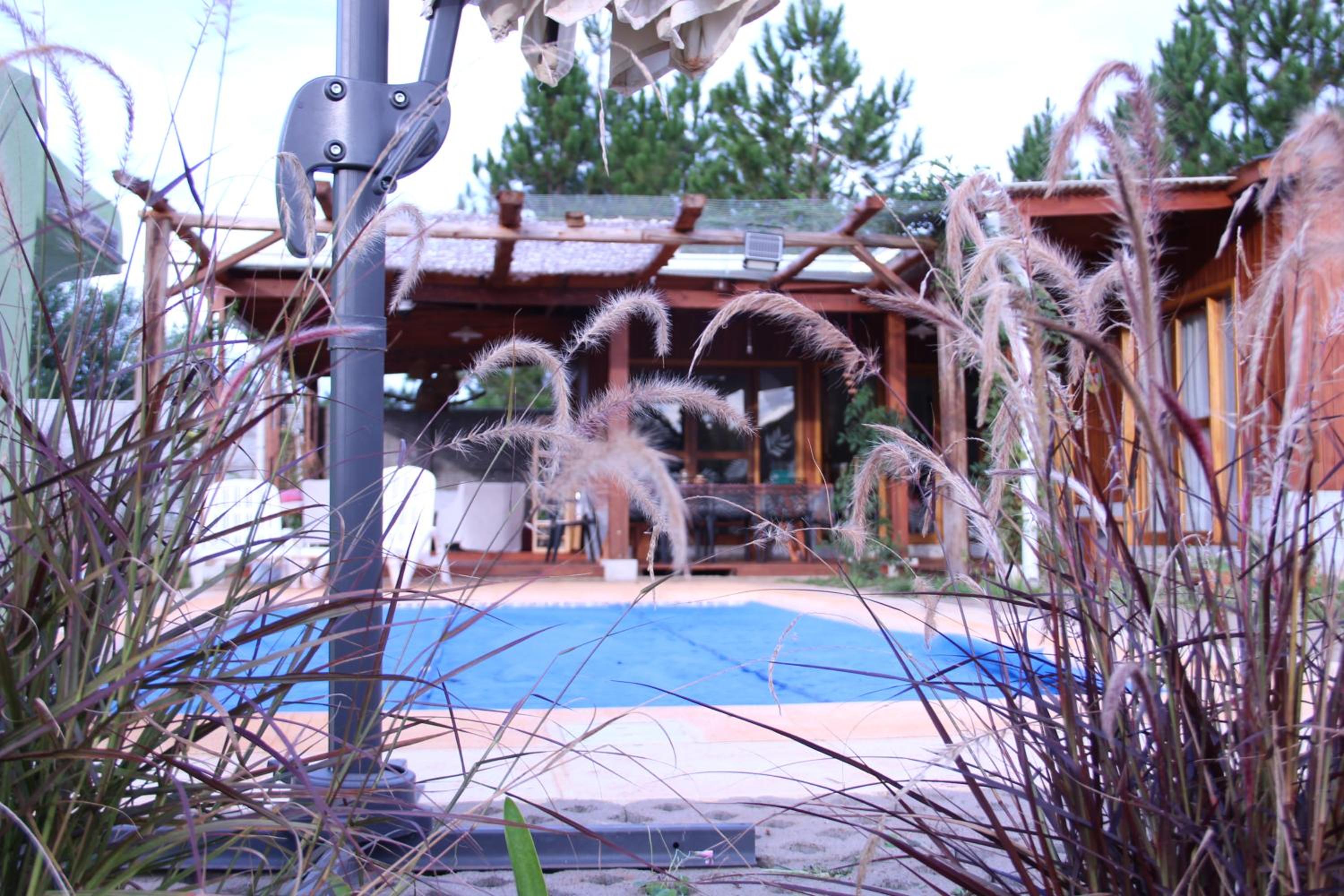 Casa completa con pileta privada y patio