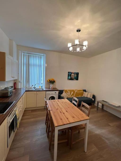 Perfect Ardrossan 1-bed flat. 5 min to north beach. view 3