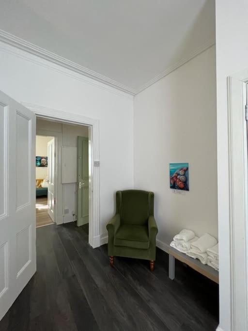 Perfect Ardrossan 1-bed flat. 5 min to north beach. view 5