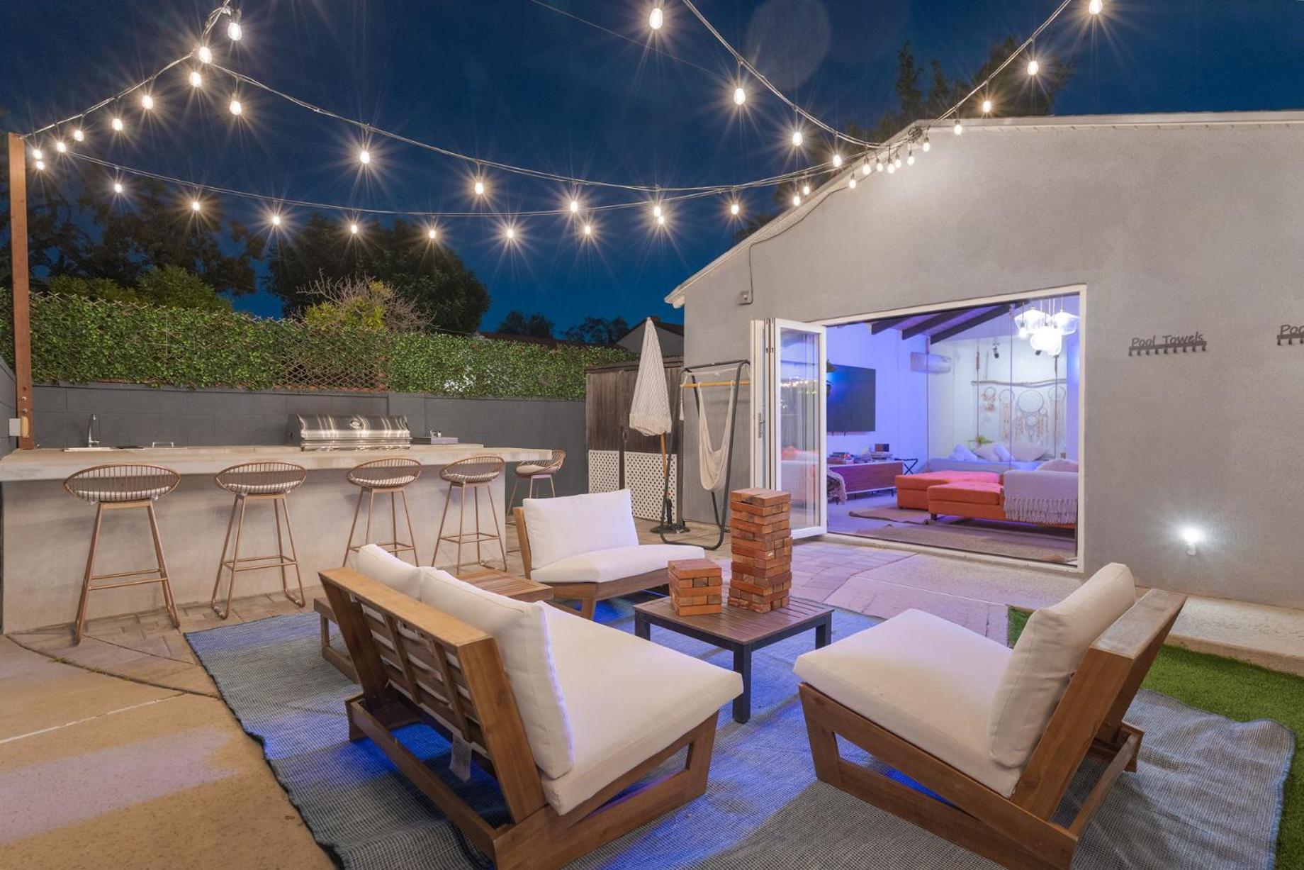 Angel&Rose Universal Hollywood Heated Pool House King Bed