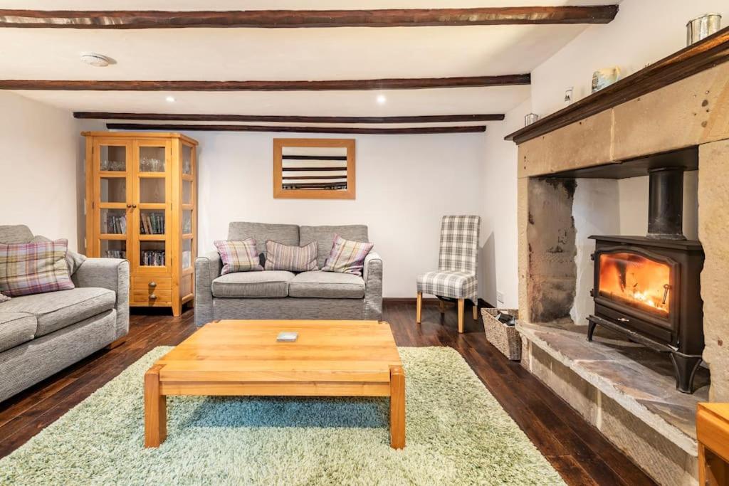 Peak District - 1 Harrow Cottage - Great Longstone view 3