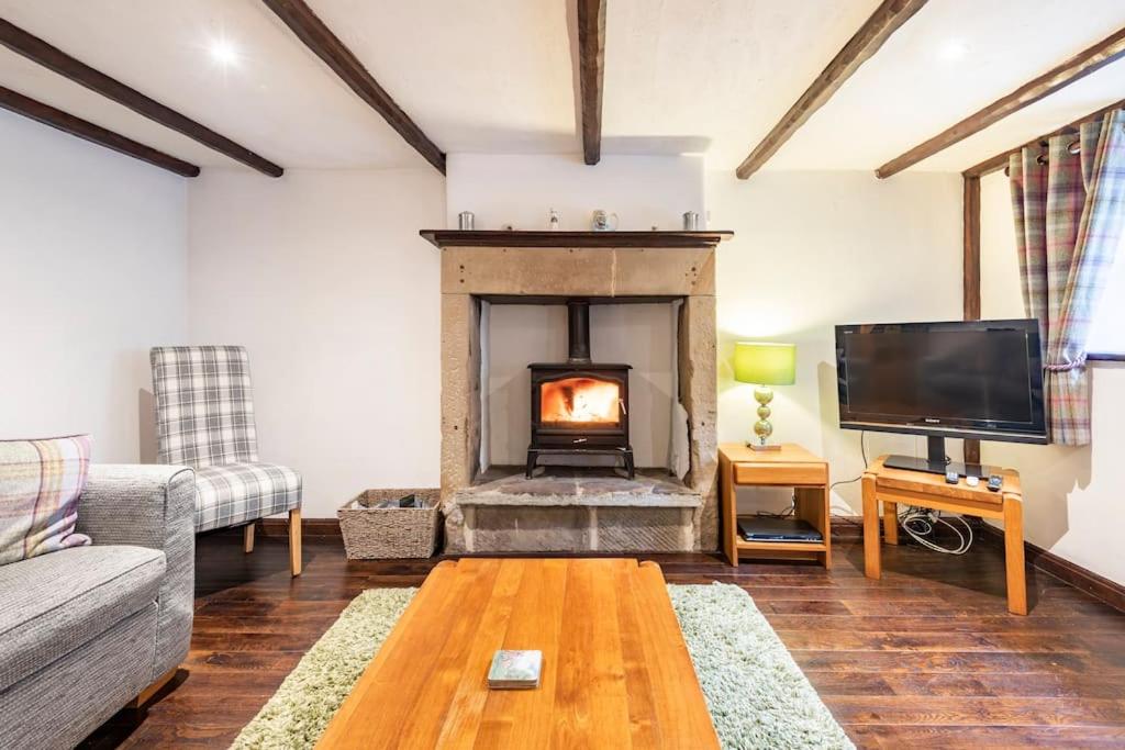 Peak District - 1 Harrow Cottage - Great Longstone view 4