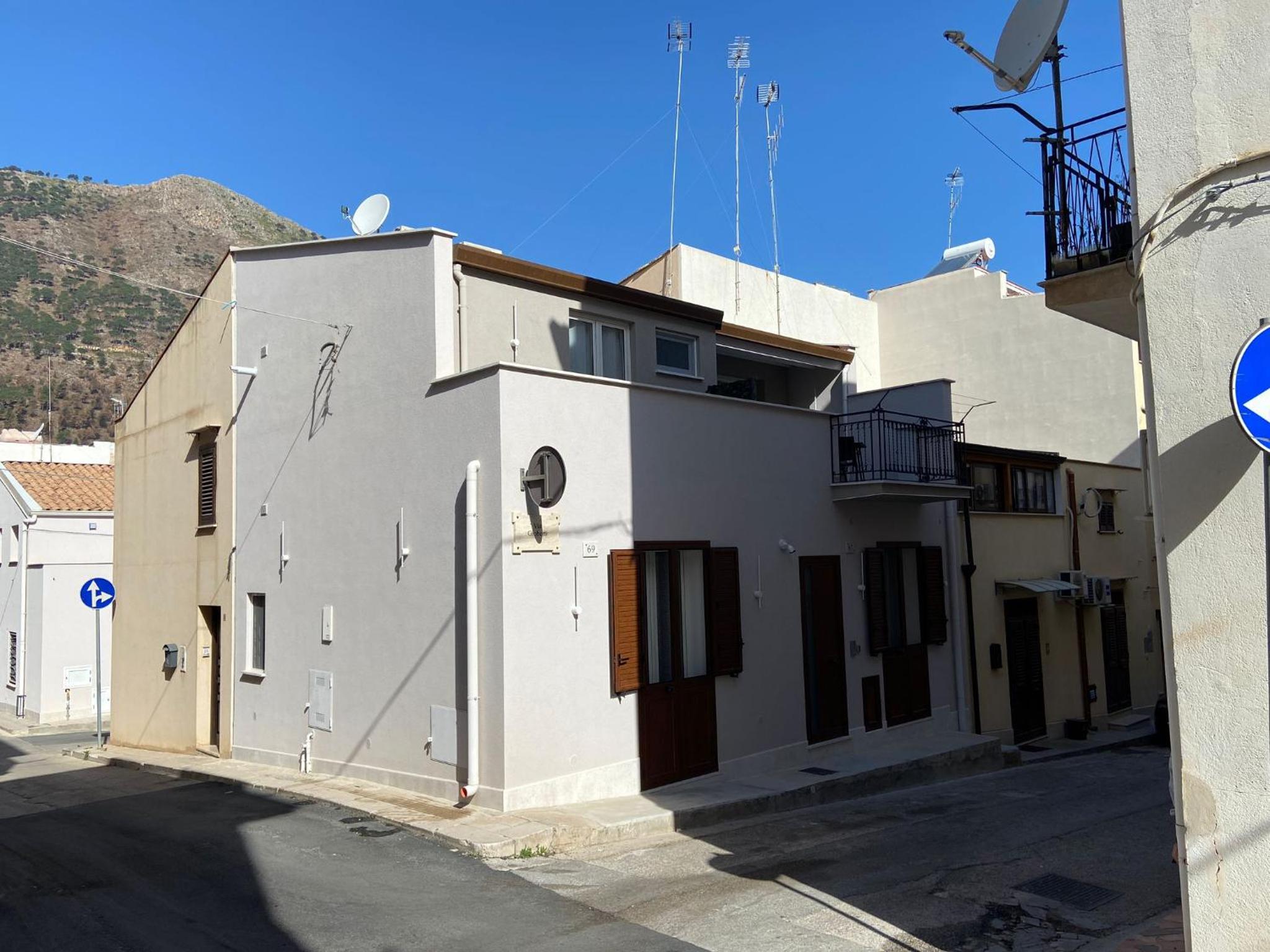 ALLUMARO HOUSE