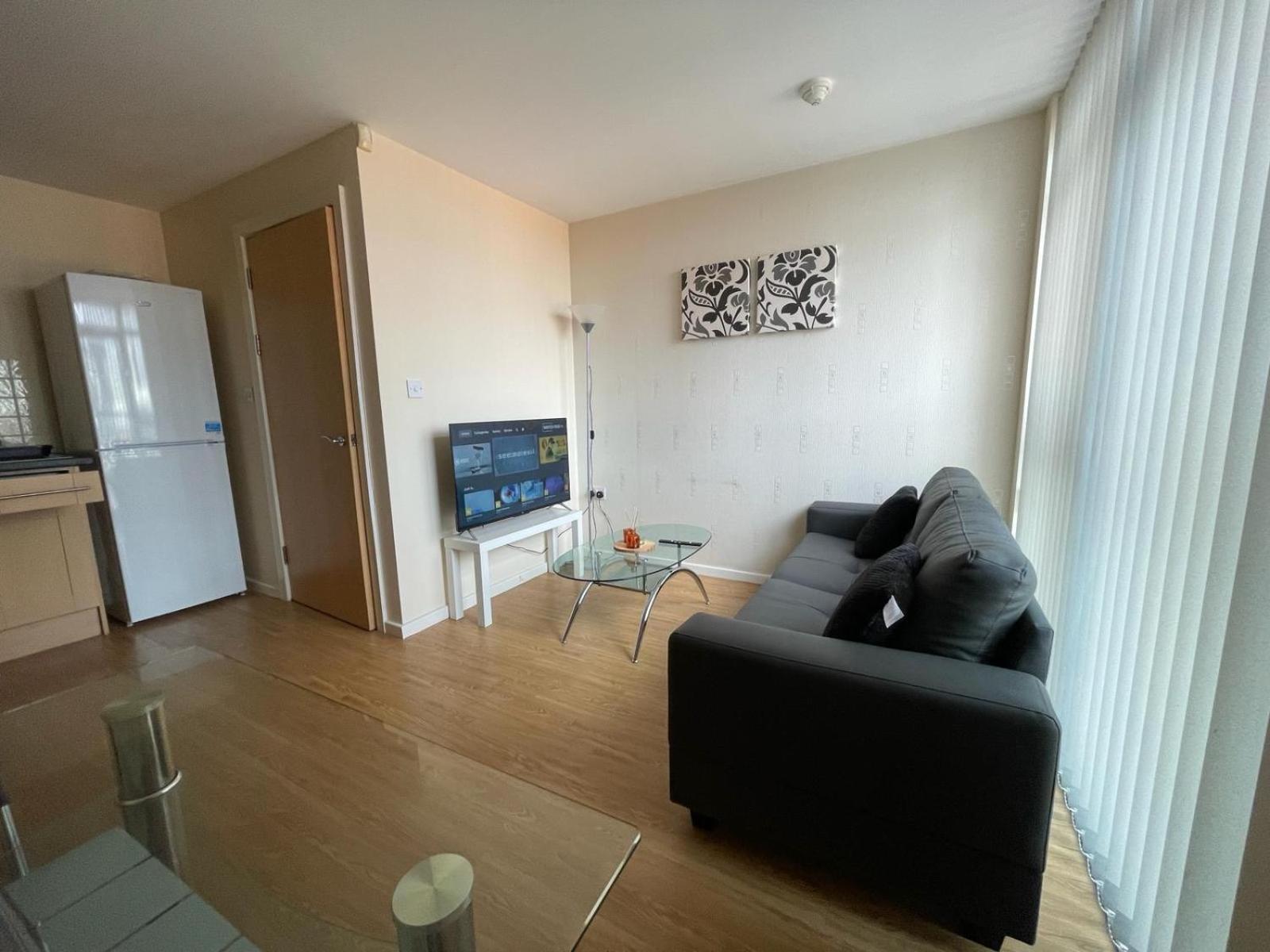 1 BED MODERN APARTMENT WITH FREE PARKING, SHEFFIELD CITY CENTRE view 4