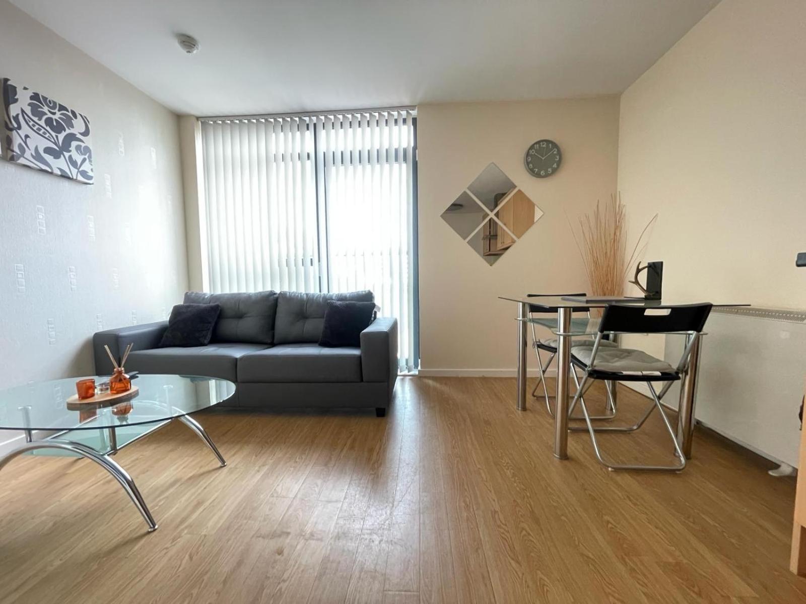 1 BED MODERN APARTMENT WITH FREE PARKING, SHEFFIELD CITY CENTRE view 3
