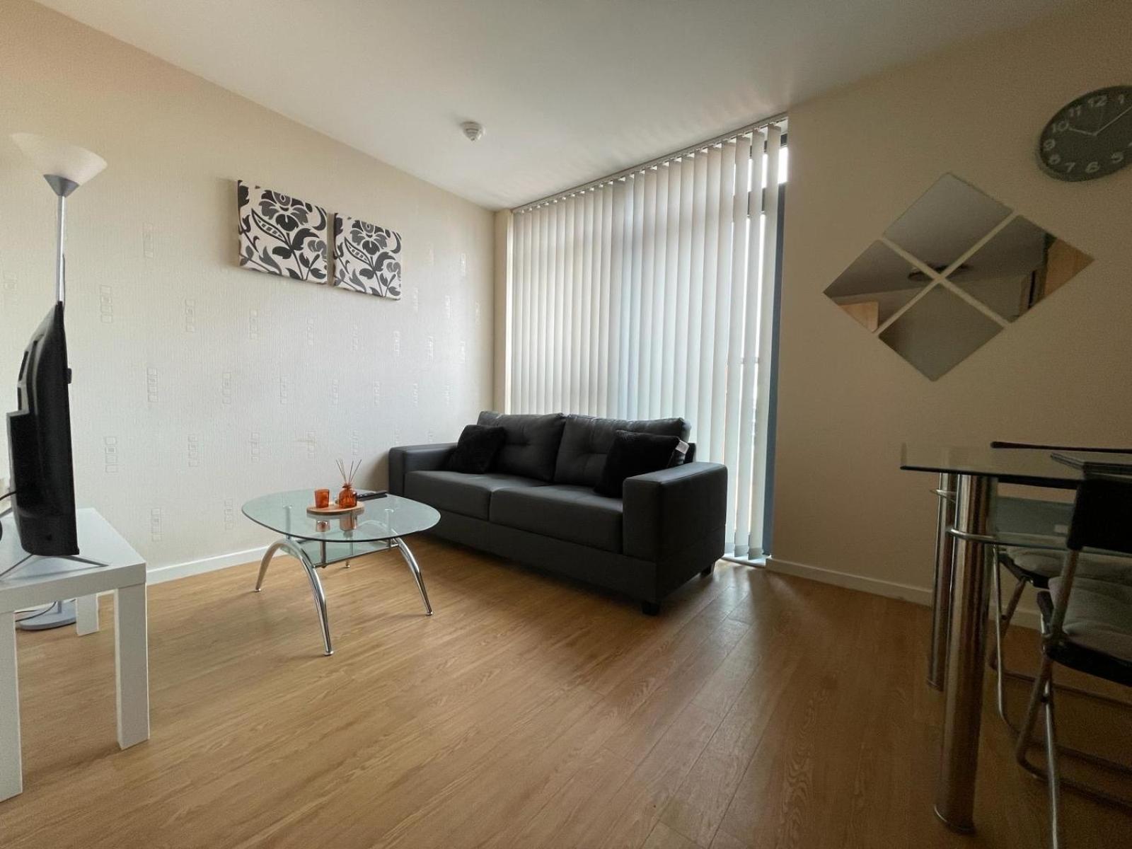 1 BED MODERN APARTMENT WITH FREE PARKING, SHEFFIELD CITY CENTRE view 2