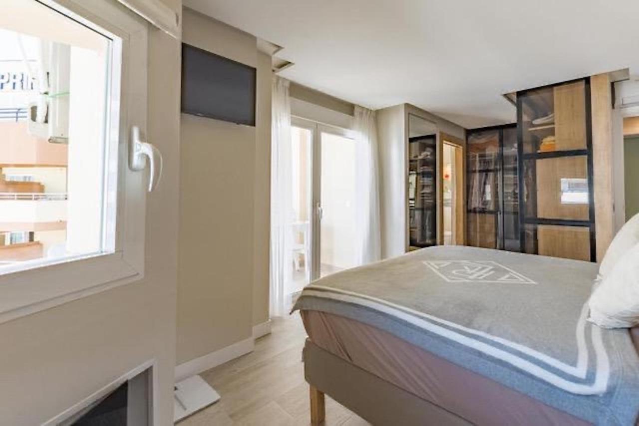 FIRST LINE BEACH APARTMENT IN MARBELLA