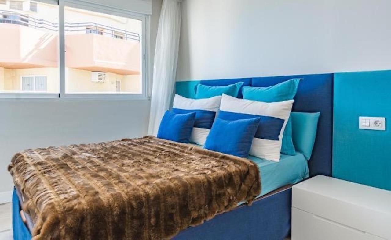FIRST LINE BEACH APARTMENT IN MARBELLA