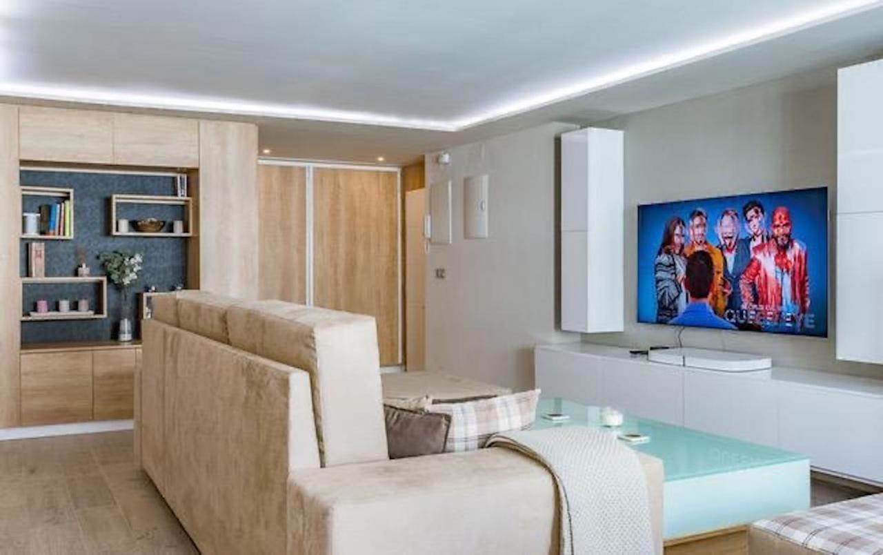 FIRST LINE BEACH APARTMENT IN MARBELLA