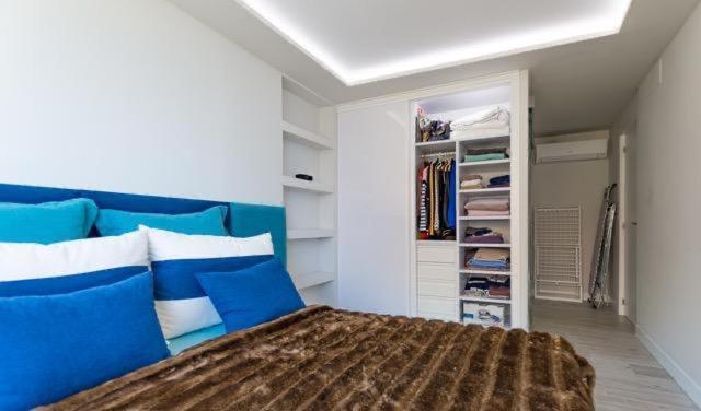 FIRST LINE BEACH APARTMENT IN MARBELLA