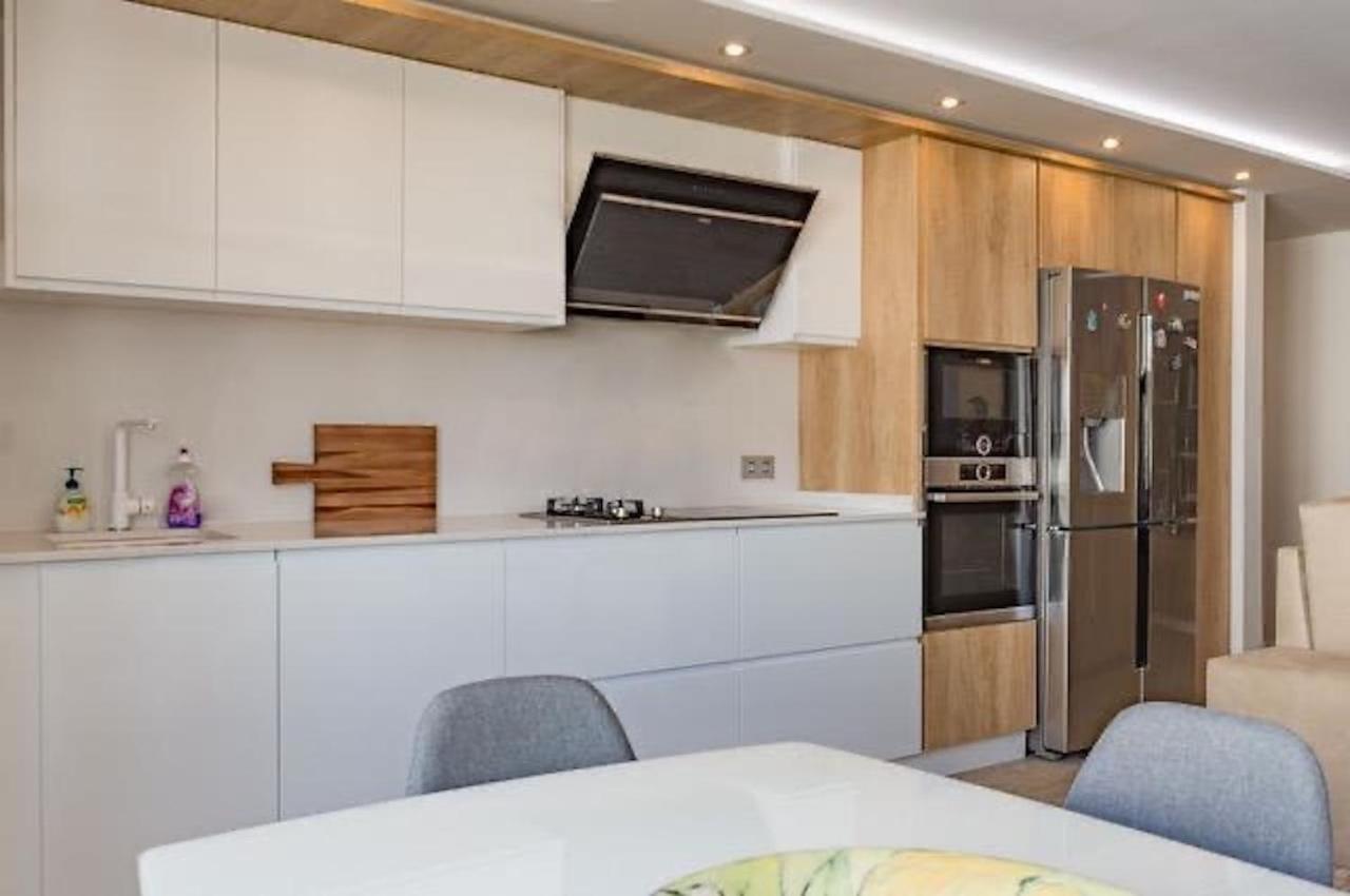 FIRST LINE BEACH APARTMENT IN MARBELLA
