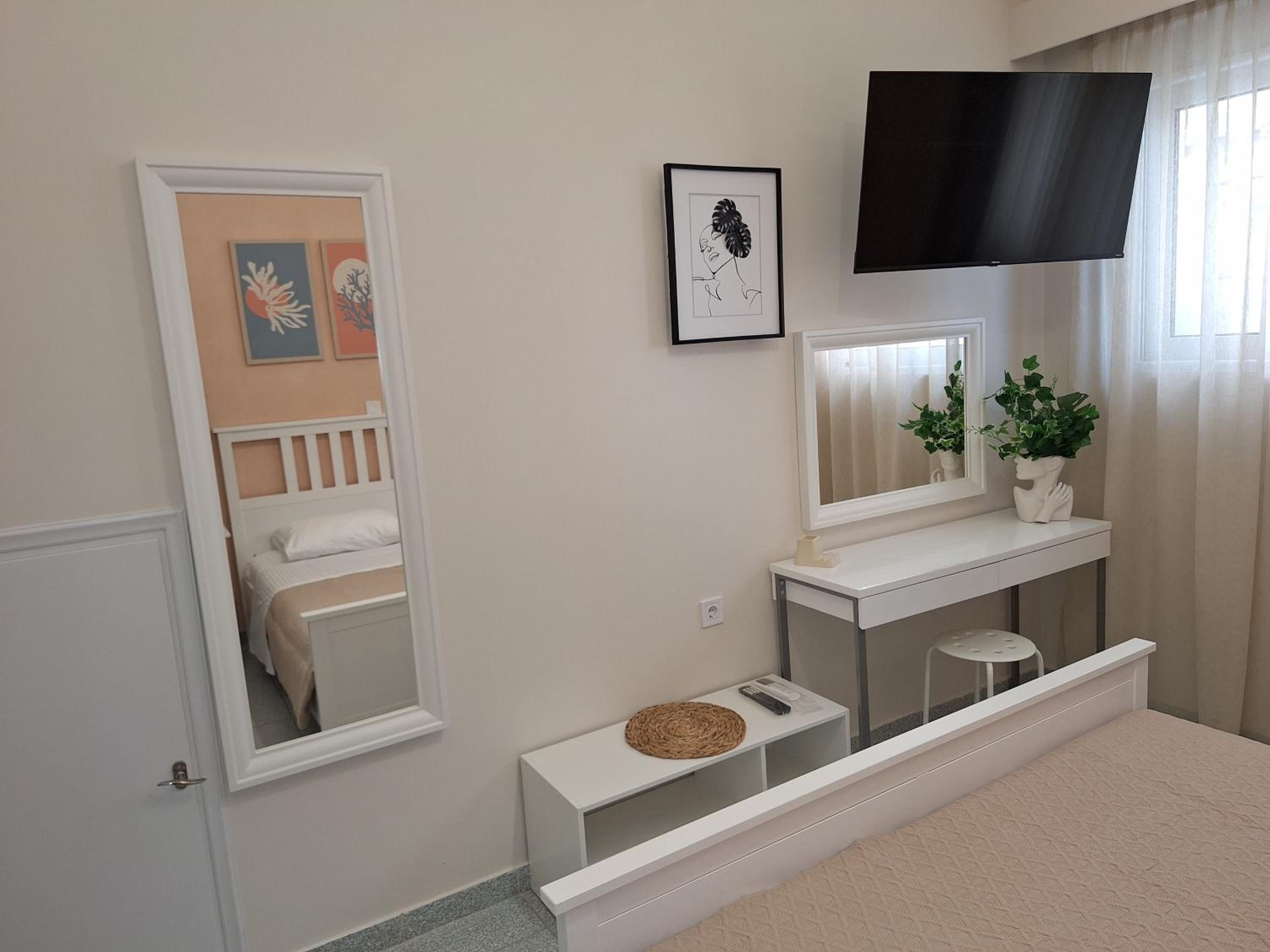 SeaSTAR Beach Apartments