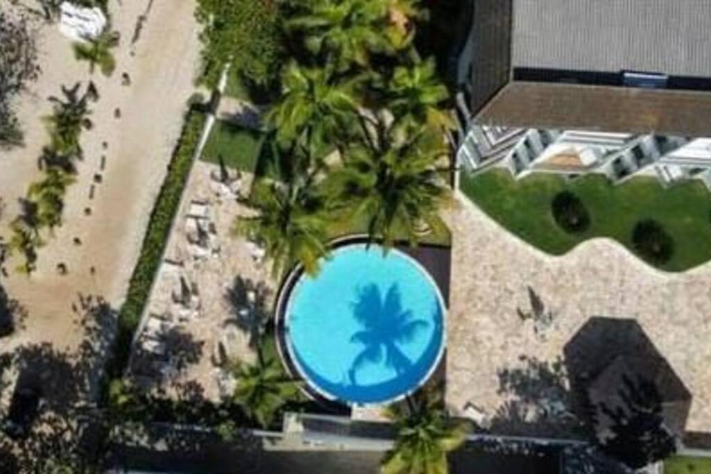 Excelente apartamento nr 317, 2dormitórios, Pé na Areia Praia das Toninhas com Piscina