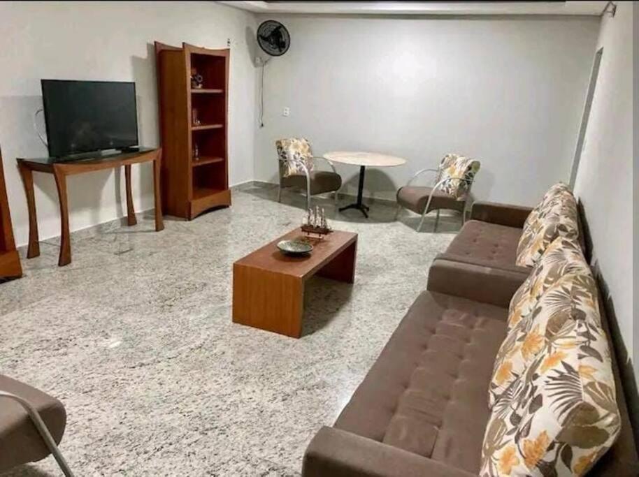 Excelente apartamento nr 317, 2dormitórios, Pé na Areia Praia das Toninhas com Piscina