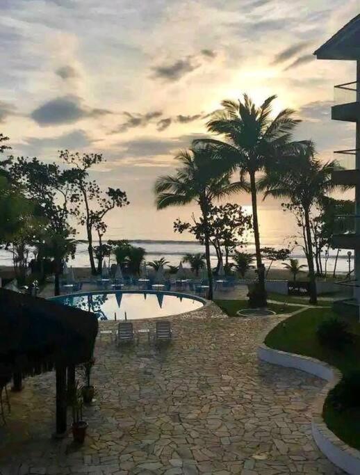 Excelente apartamento nr 317, 2dormitórios, Pé na Areia Praia das Toninhas com Piscina
