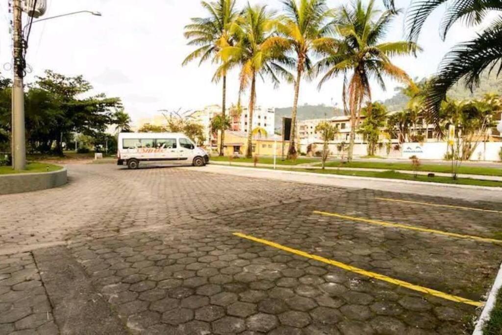 Excelente apartamento nr 317, 2dormitórios, Pé na Areia Praia das Toninhas com Piscina