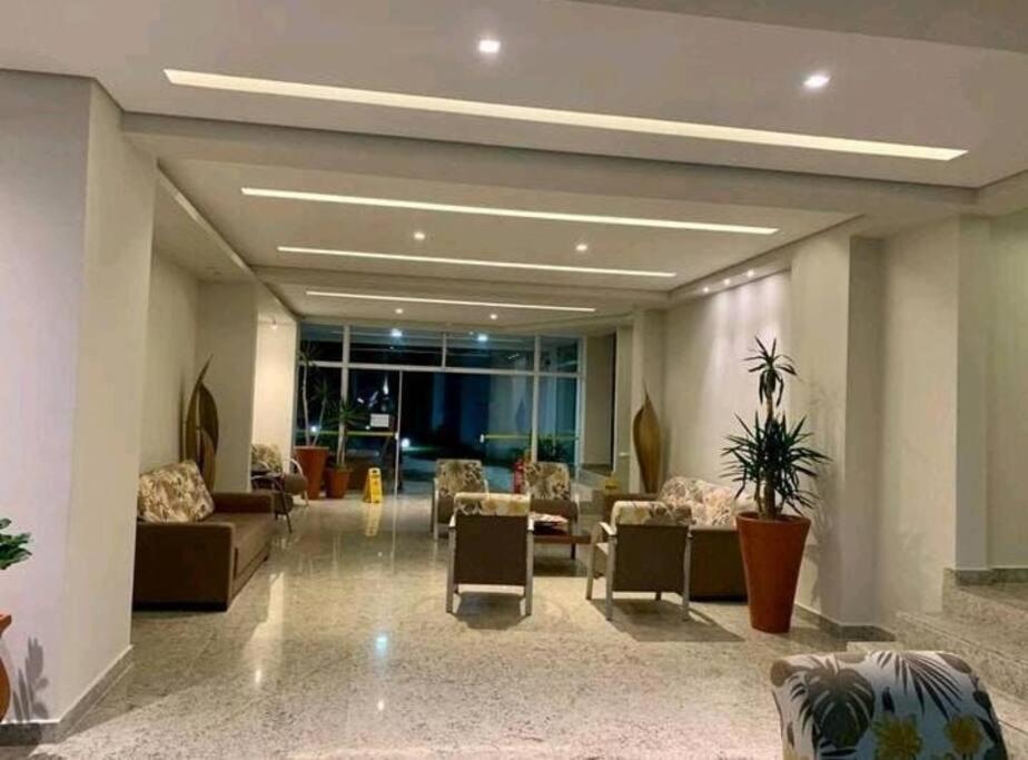 Excelente apartamento nr 317, 2dormitórios, Pé na Areia Praia das Toninhas com Piscina