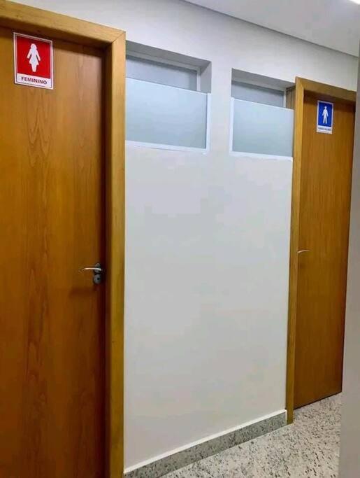 Excelente apartamento nr 317, 2dormitórios, Pé na Areia Praia das Toninhas com Piscina
