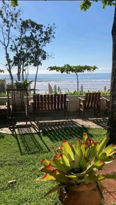 Excelente apartamento nr 317, 2dormitórios, Pé na Areia Praia das Toninhas com Piscina