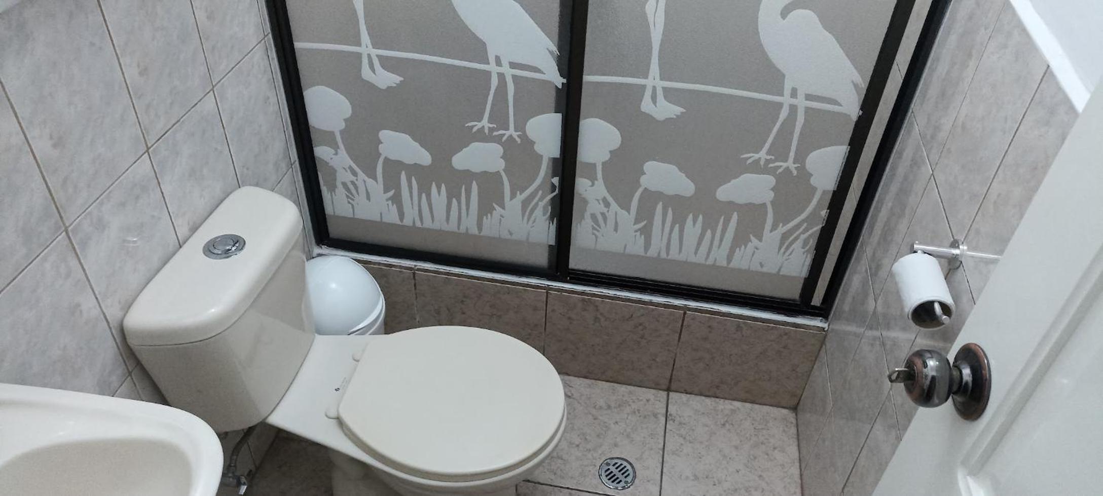Teresita's House Suites con cocina privada , ideal para parejas, AC, wifi agua caliente, cerca del aeropuerto, a pocos pasos del malecón San Cristóbal