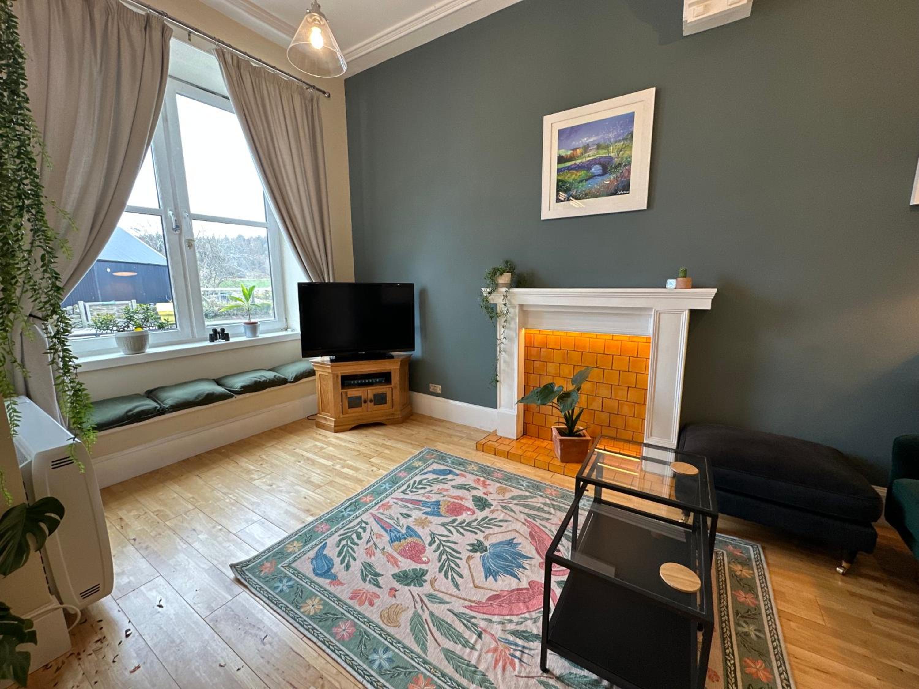 1 The Cairn Kilmartin - Beautiful Victorian Flat, Pet Friendly view 2