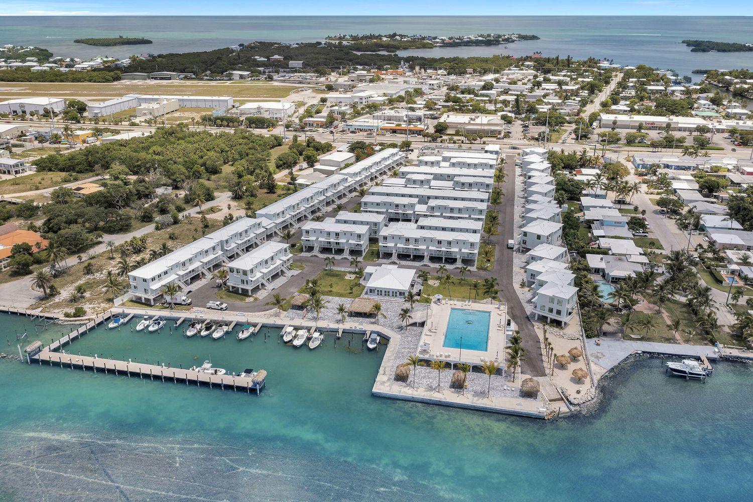 THE SANDCASTLE SUITE! Brand New 2Bedroom in Oceanfront Complex! BE THE FIRST to Visit our Condo Townhome with FREE Parking & Private Garage at Ocean Isles  view 2