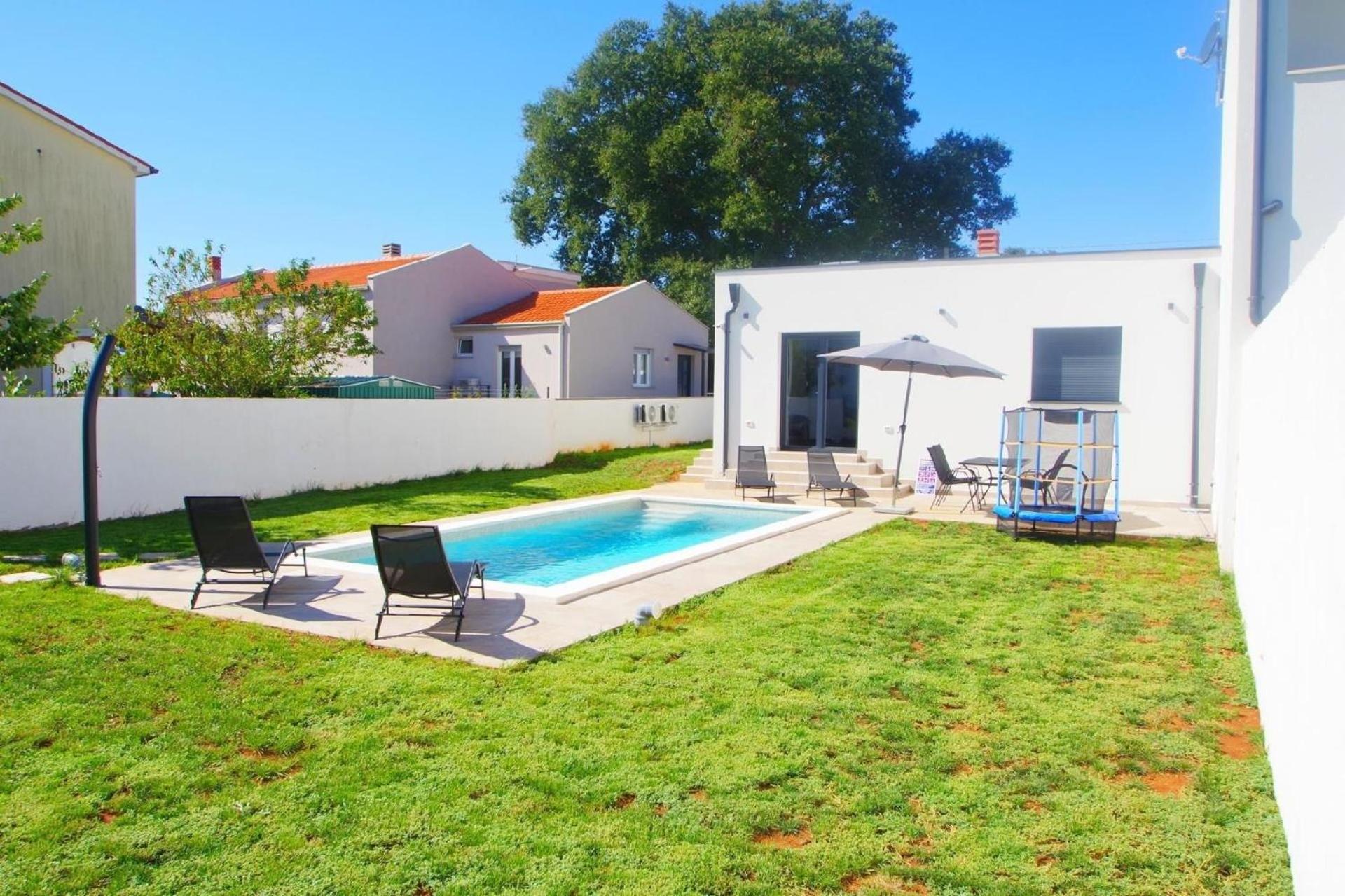 Ferienhaus mit Privatpool für 2 Personen 2 Kinder ca 50 qm in Šišan, Istrien Südküste von Istrien view 2
