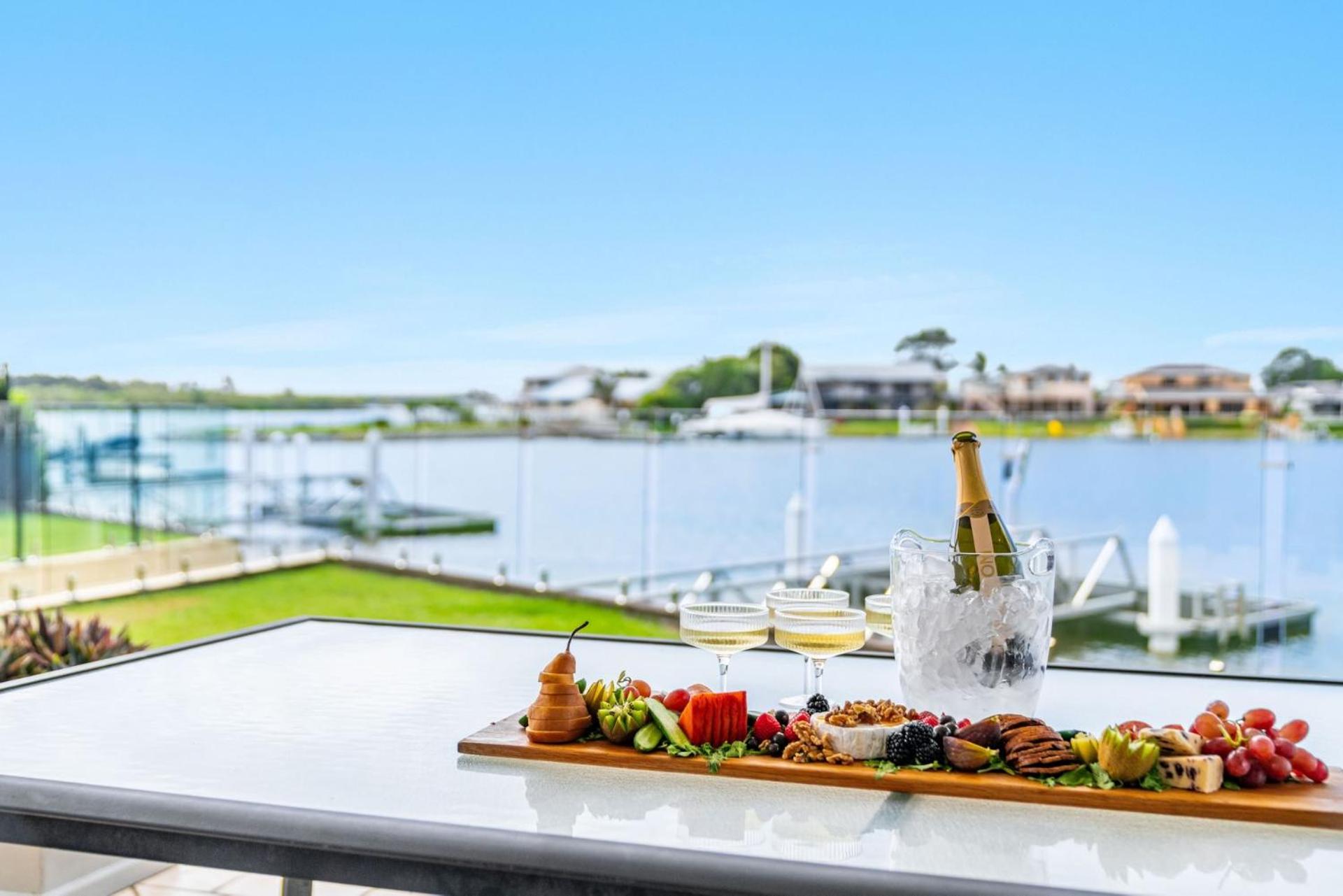 Nirvana Waters - Waterfront with Pool - Holiday Yamba