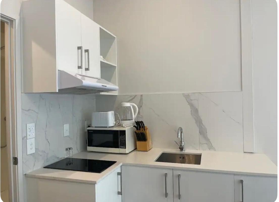 Newly renovated home in Auckland city view 3