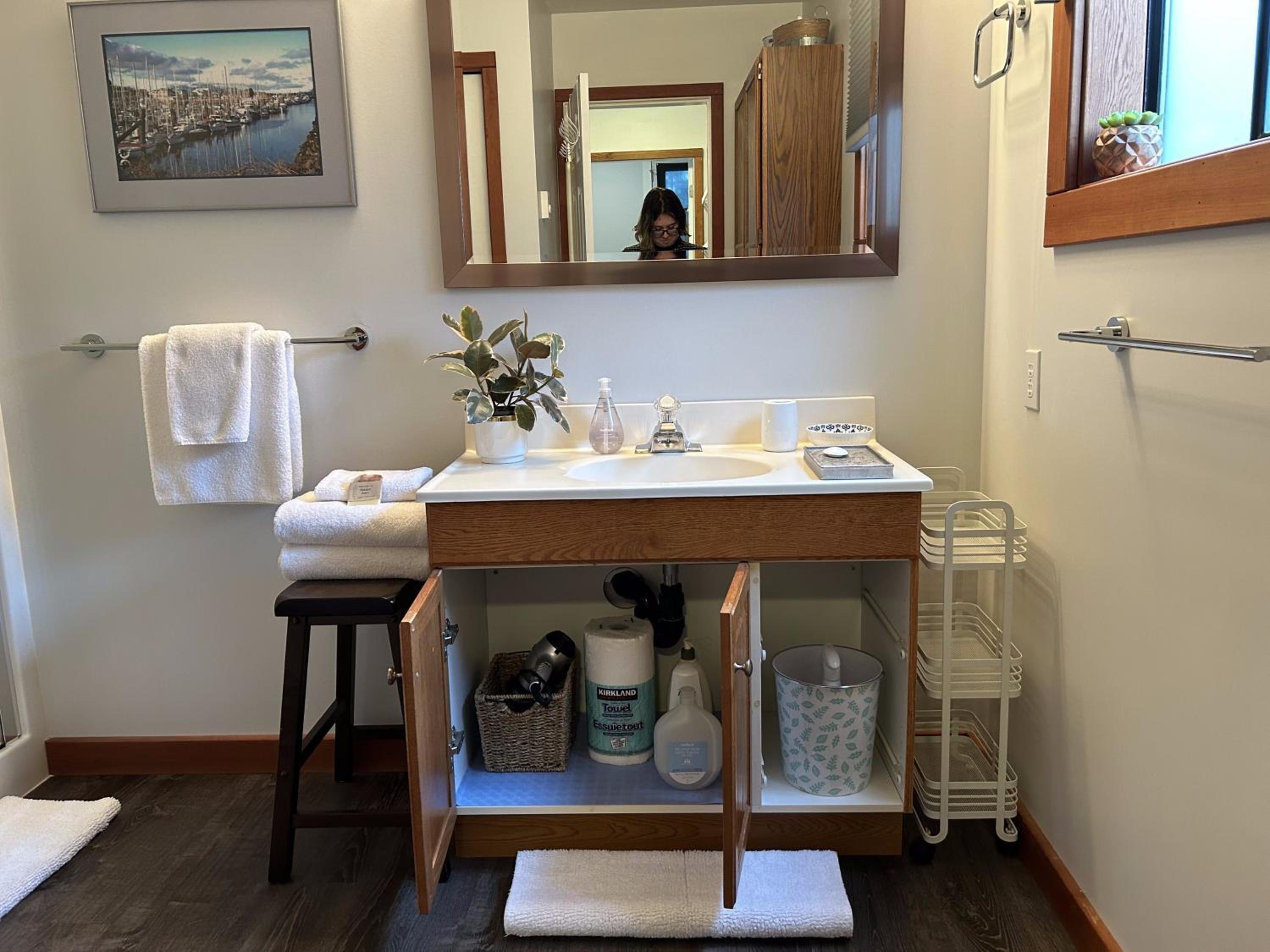 Charming Hidden Gem- Ocean View and Marina