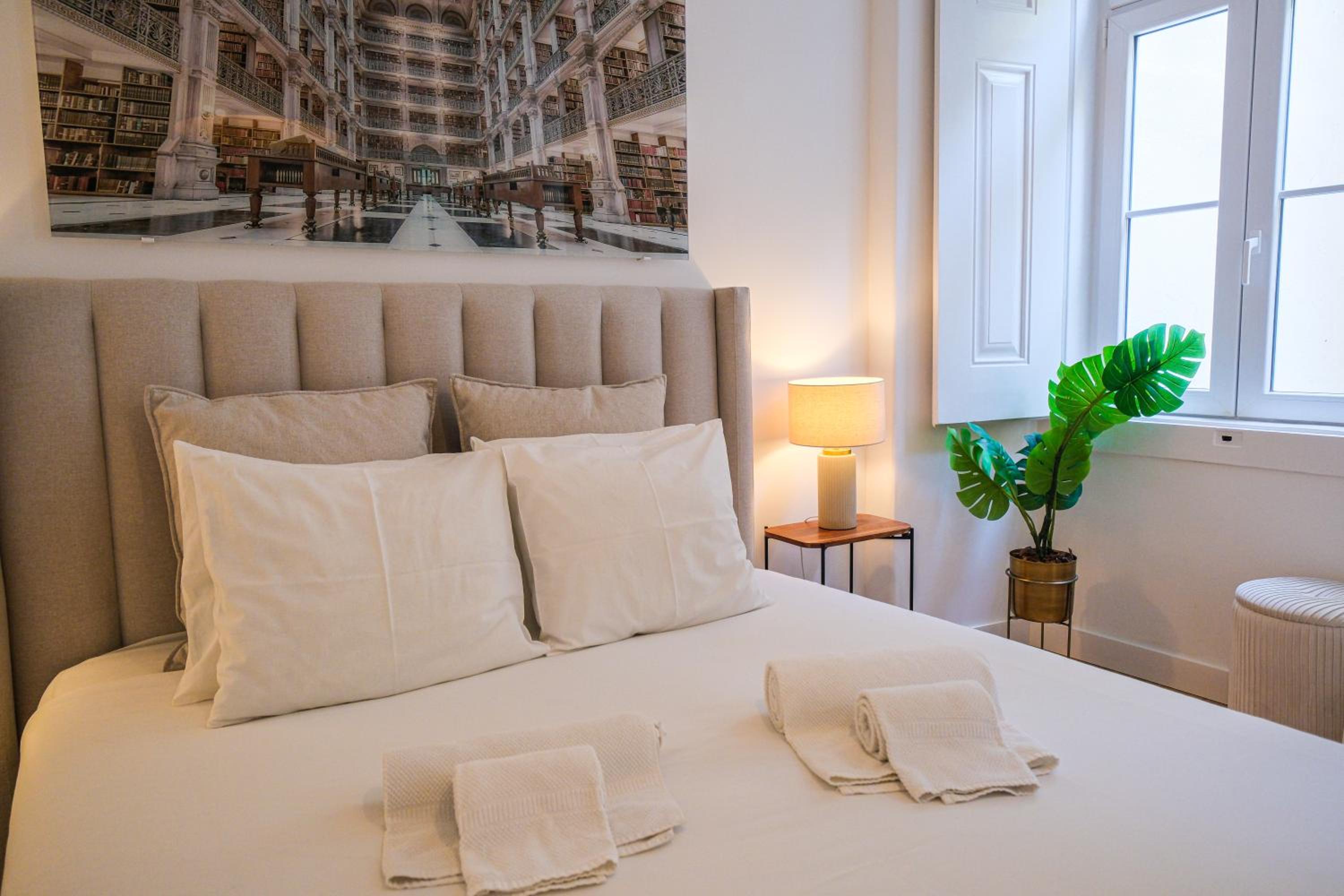 PRINCIPE REAL LUXURIOUS APARTMENT view 3