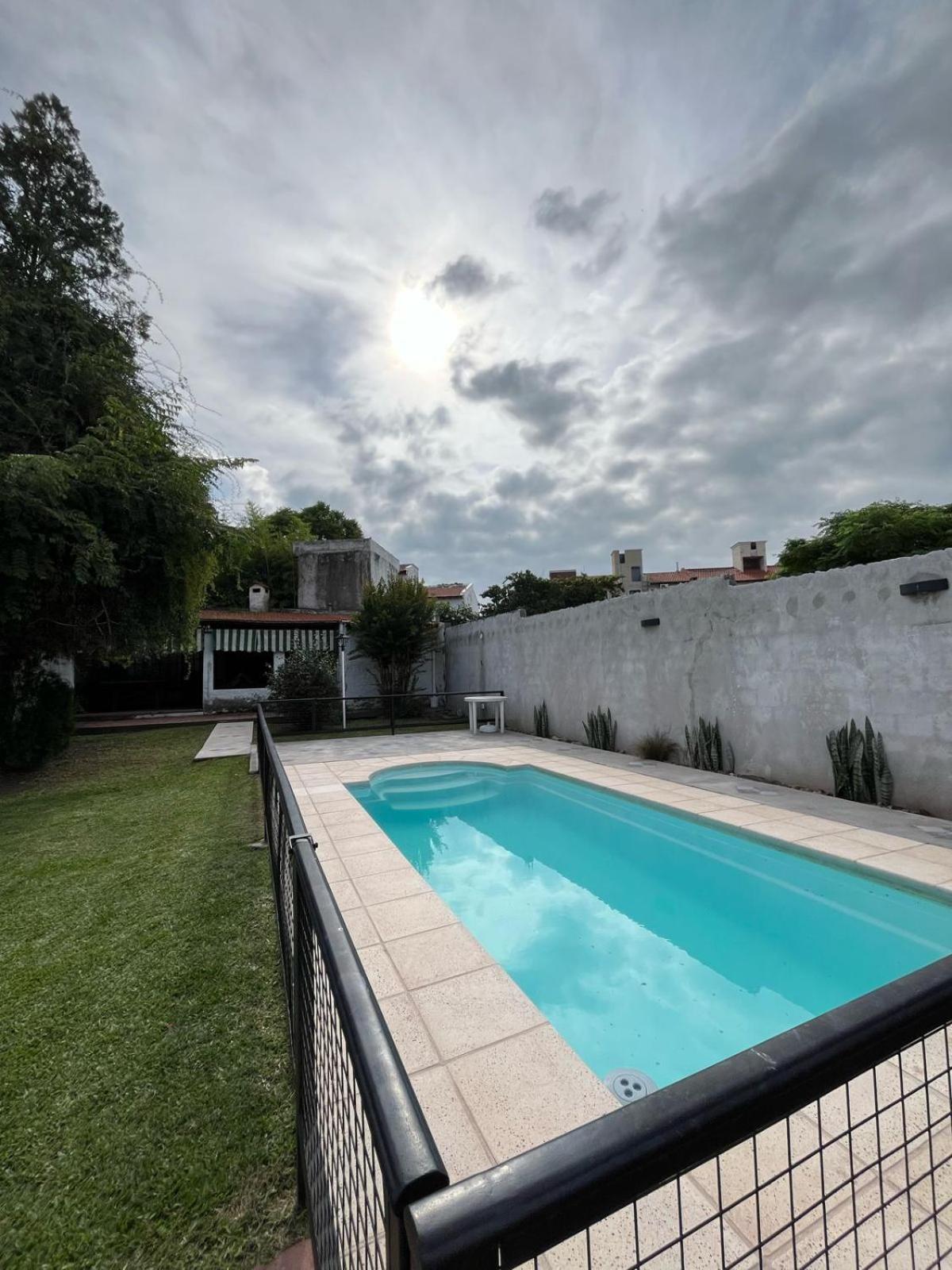 CASA GRAND BOURG CON MAGNÍFICA VISTA Y PILETA