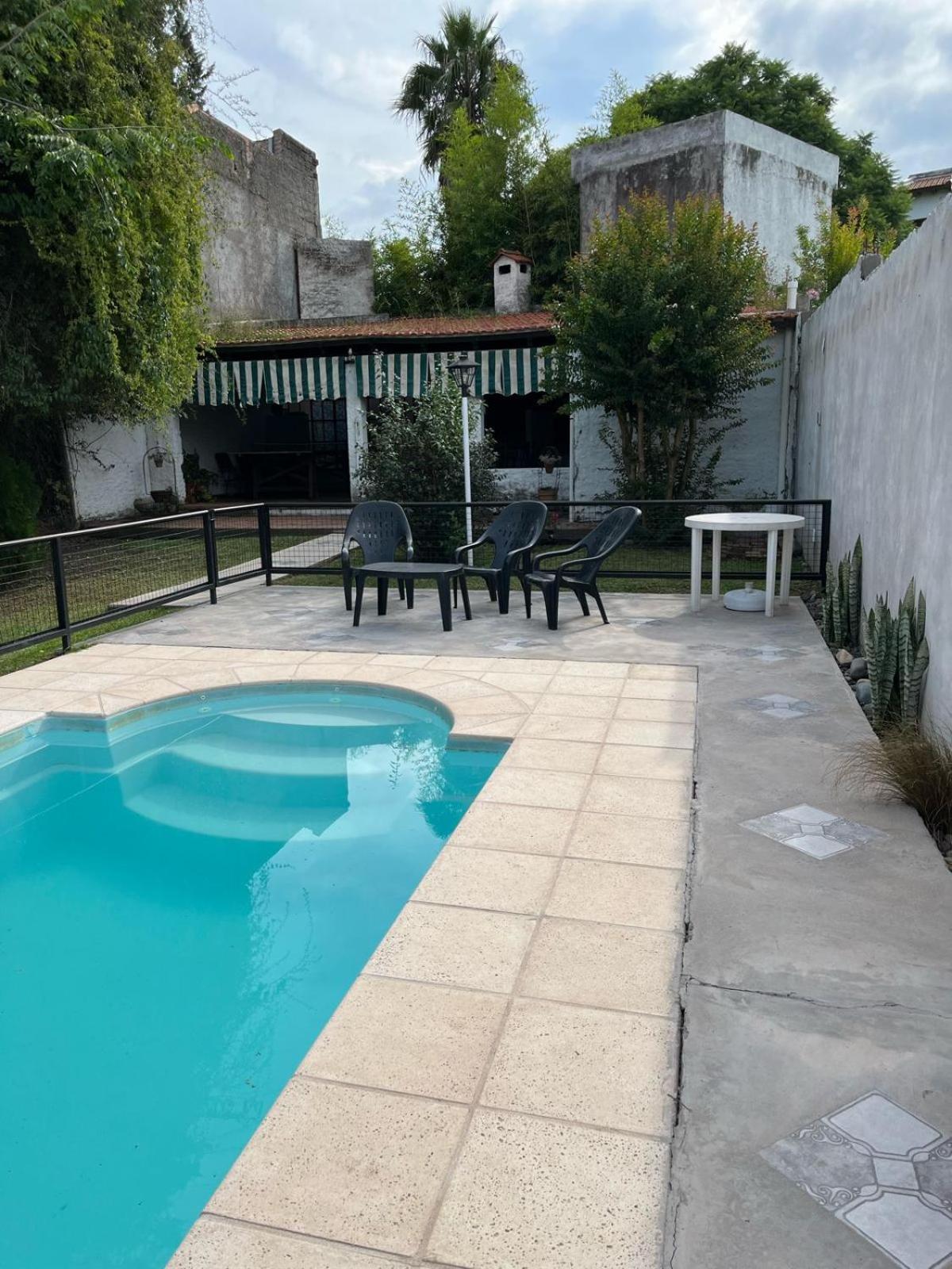 CASA GRAND BOURG CON MAGNÍFICA VISTA Y PILETA