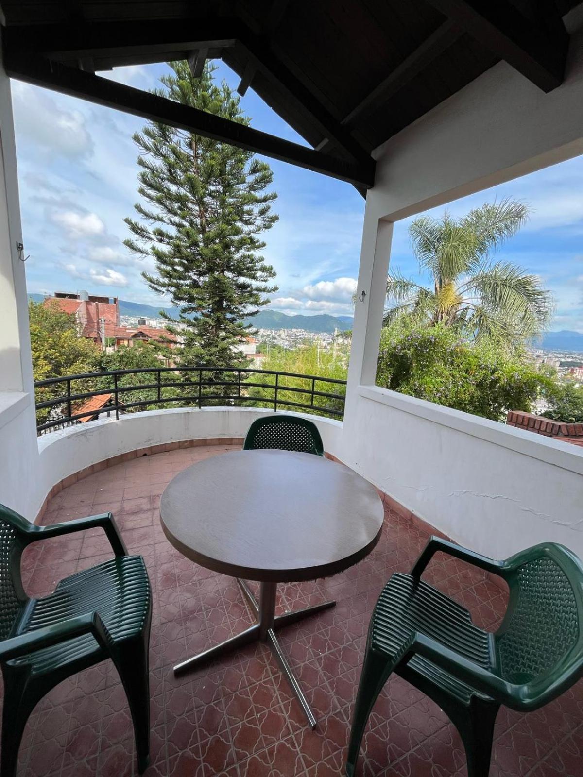 CASA GRAND BOURG CON MAGNÍFICA VISTA Y PILETA