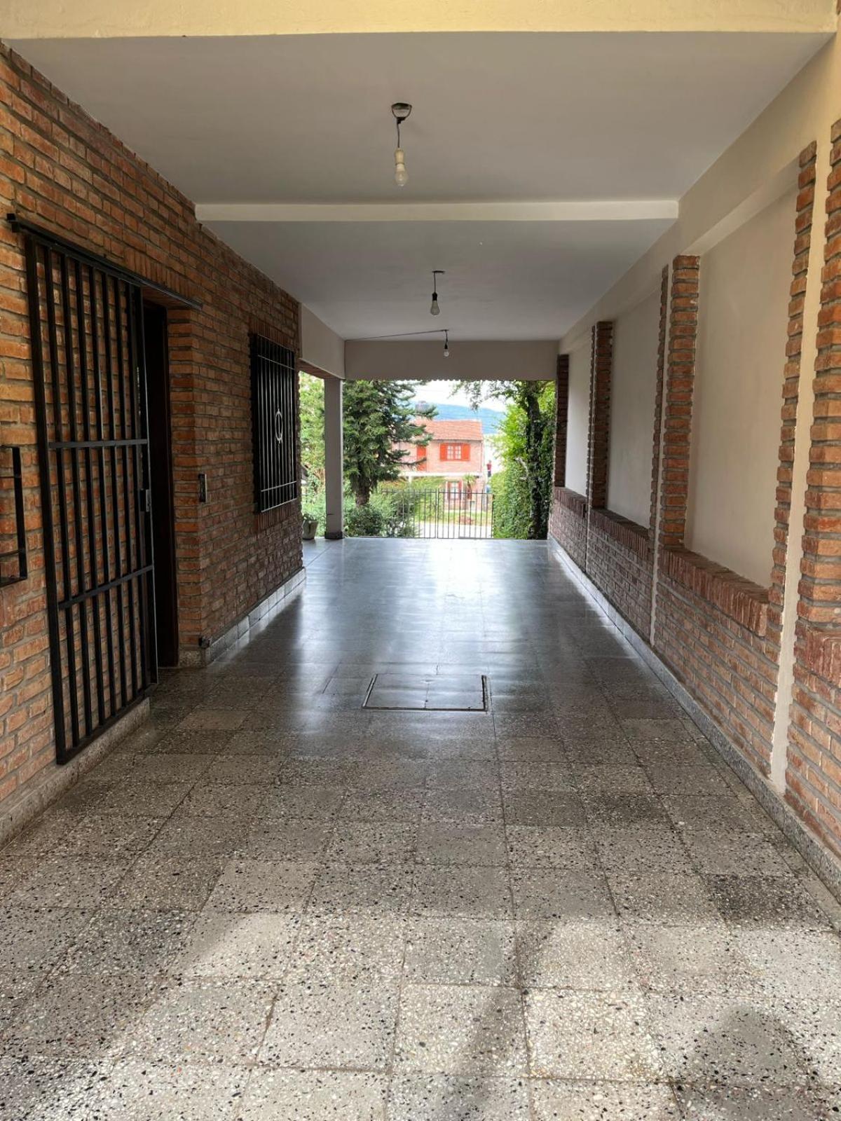 CASA GRAND BOURG CON MAGNÍFICA VISTA Y PILETA