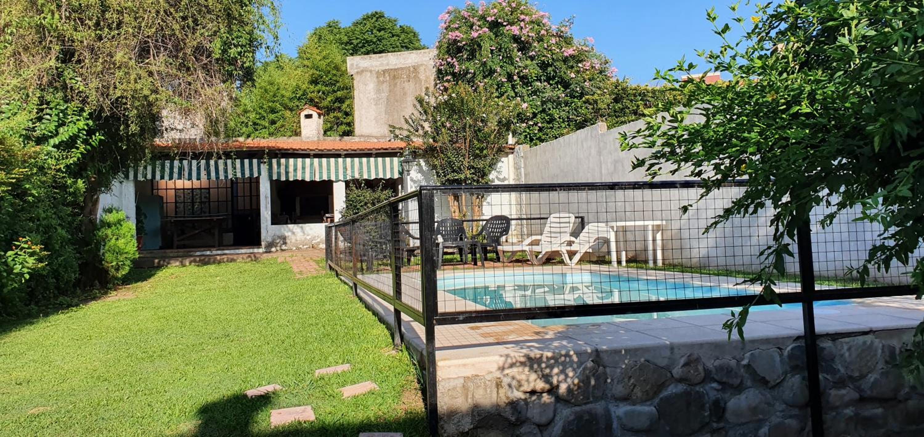 CASA GRAND BOURG CON MAGNÍFICA VISTA Y PILETA