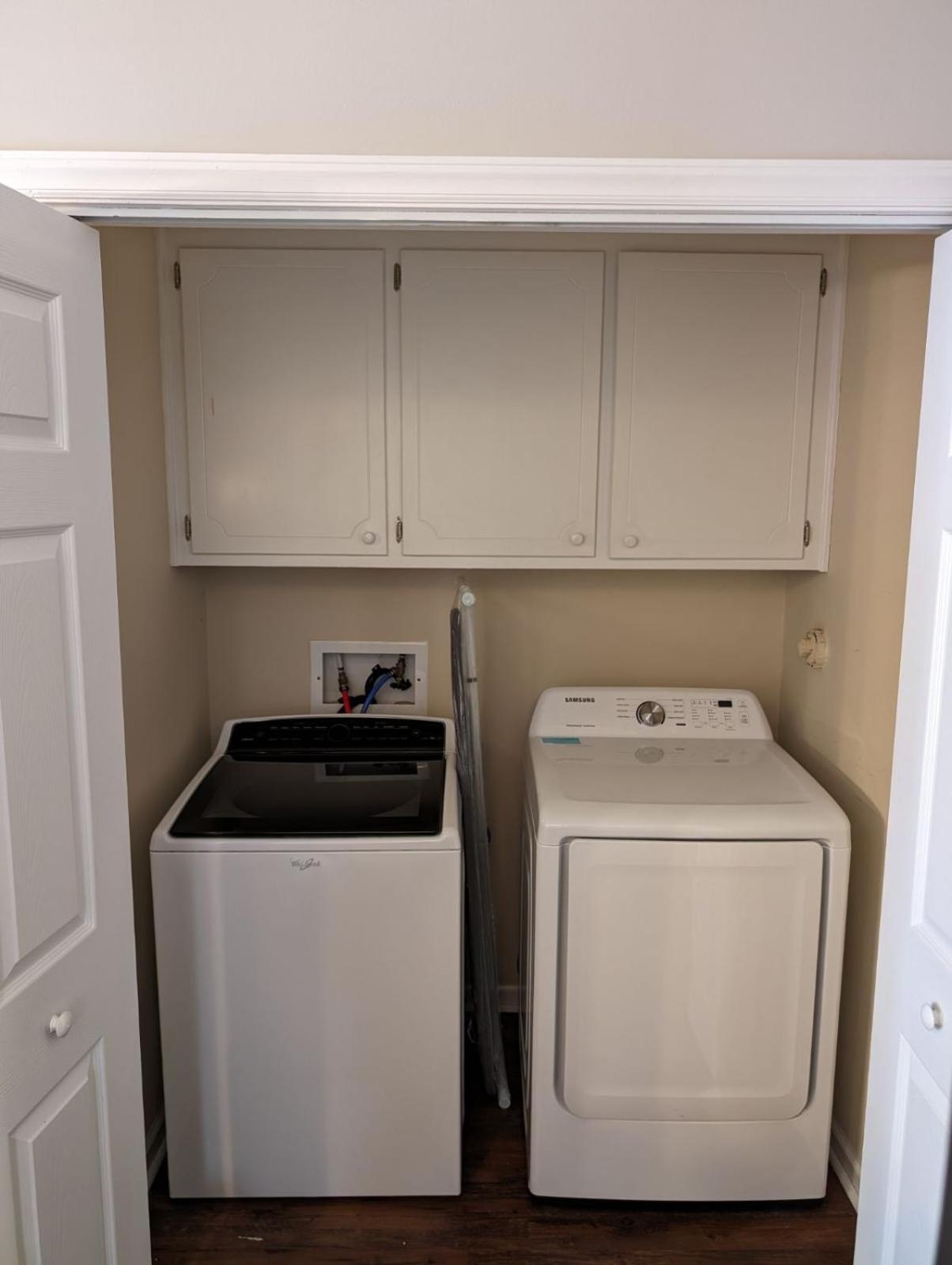 Townhouse near shopping/dining