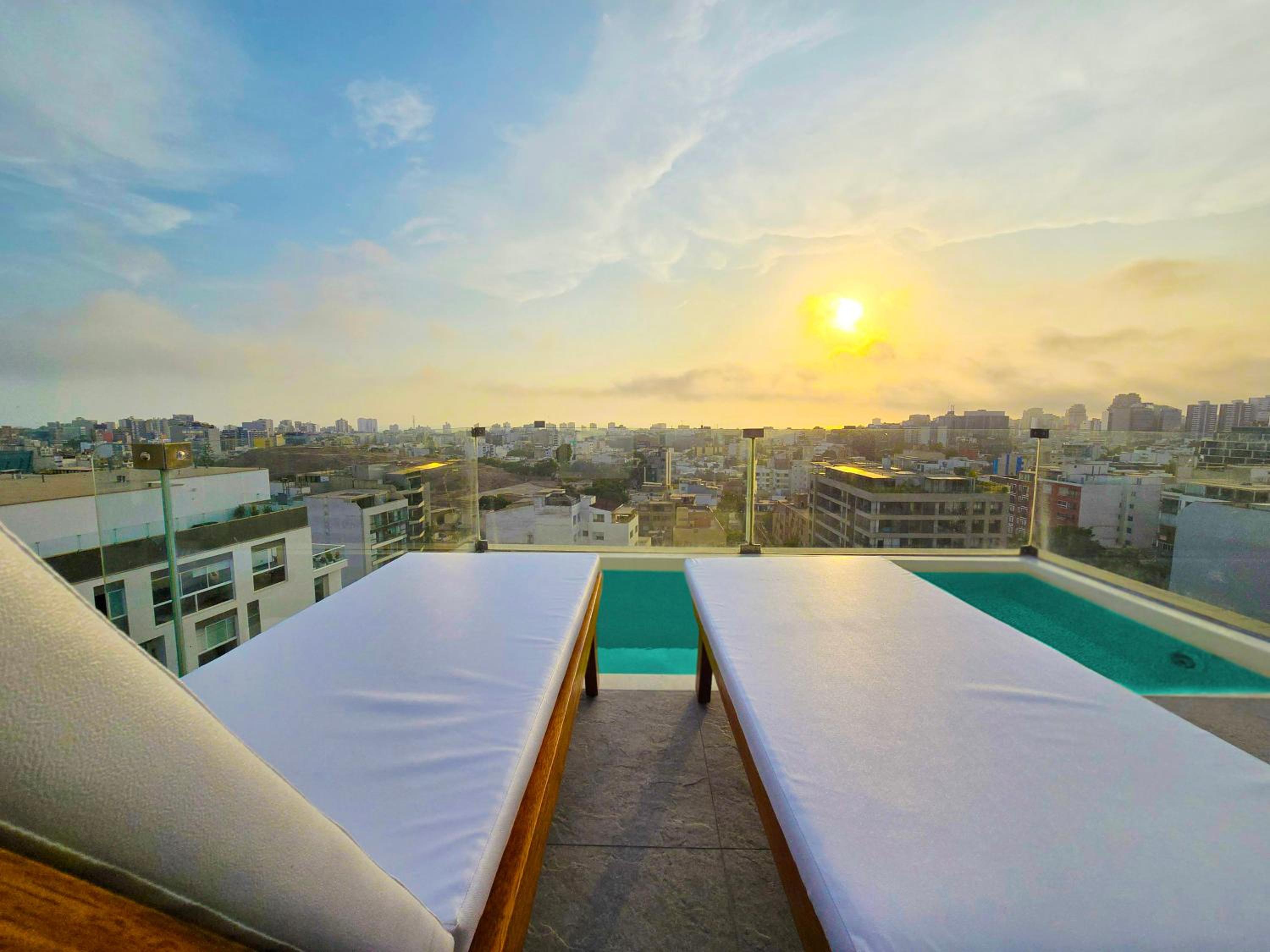 Penthouse Luxe private Jacuzzi King AC view 4