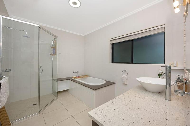 Luxury Style Living 20 minutes from CBD