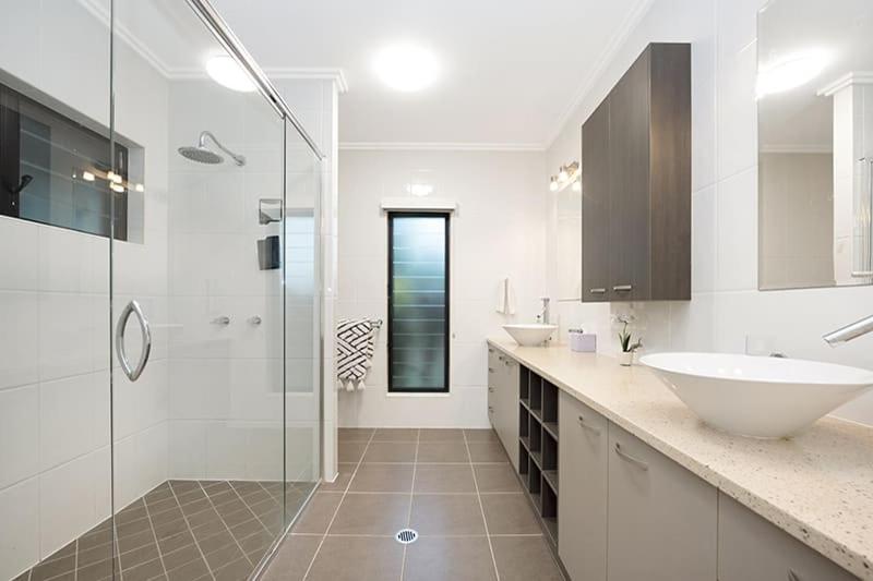 Luxury Style Living 20 minutes from CBD