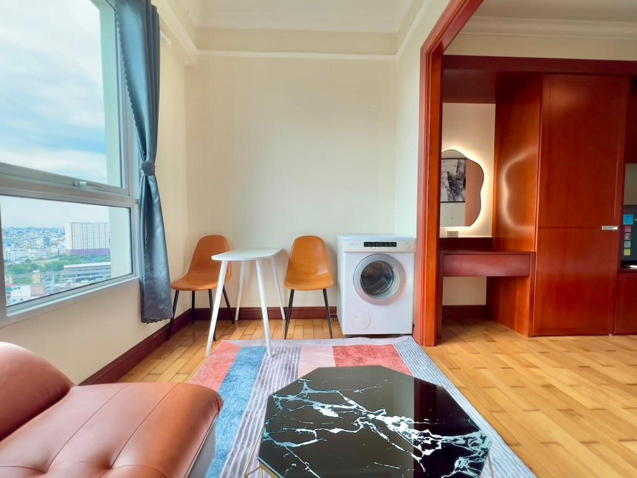 Cheng's Apartment