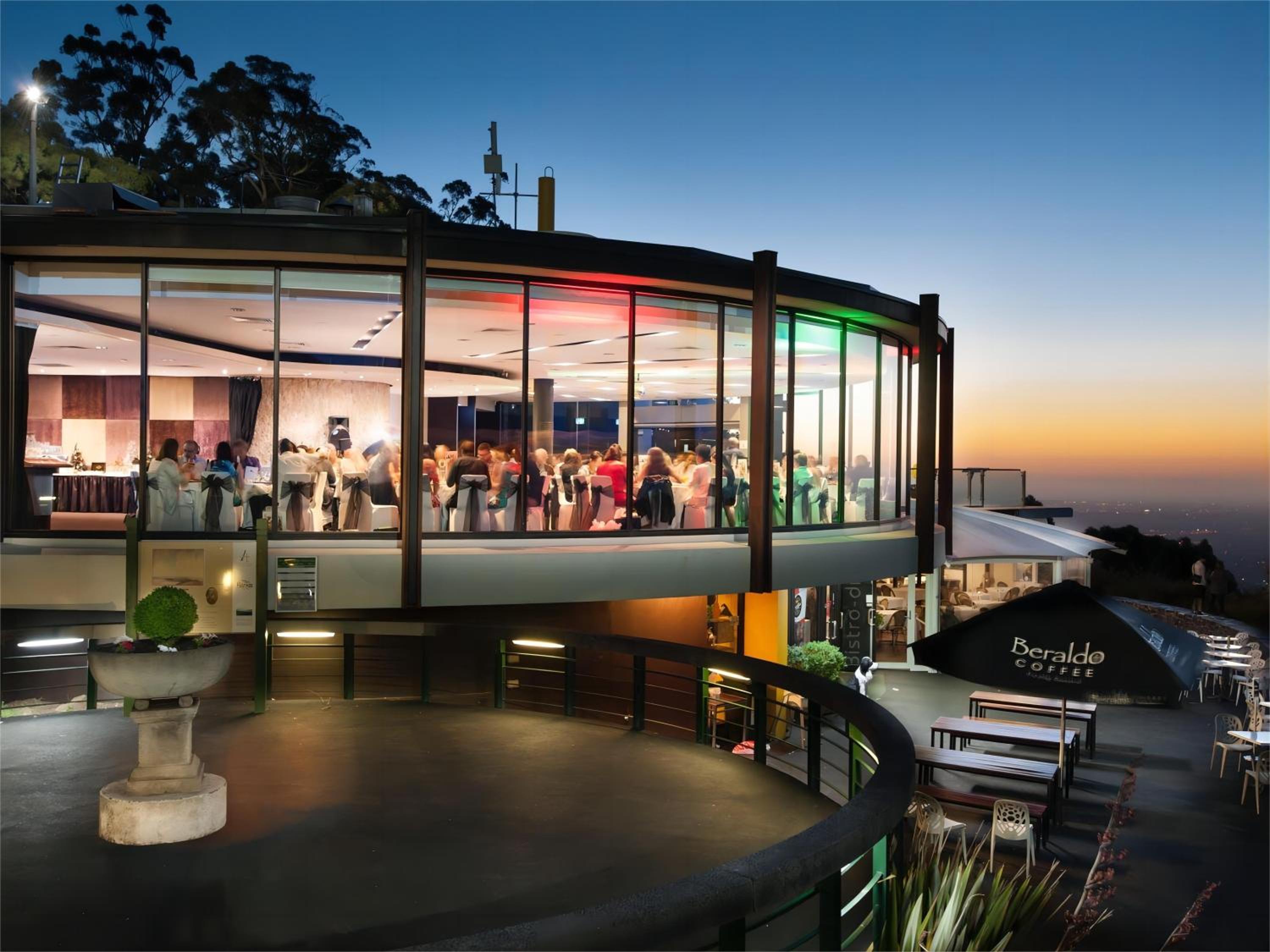 Modern Seednest Treehouse, Forest & Mountain View