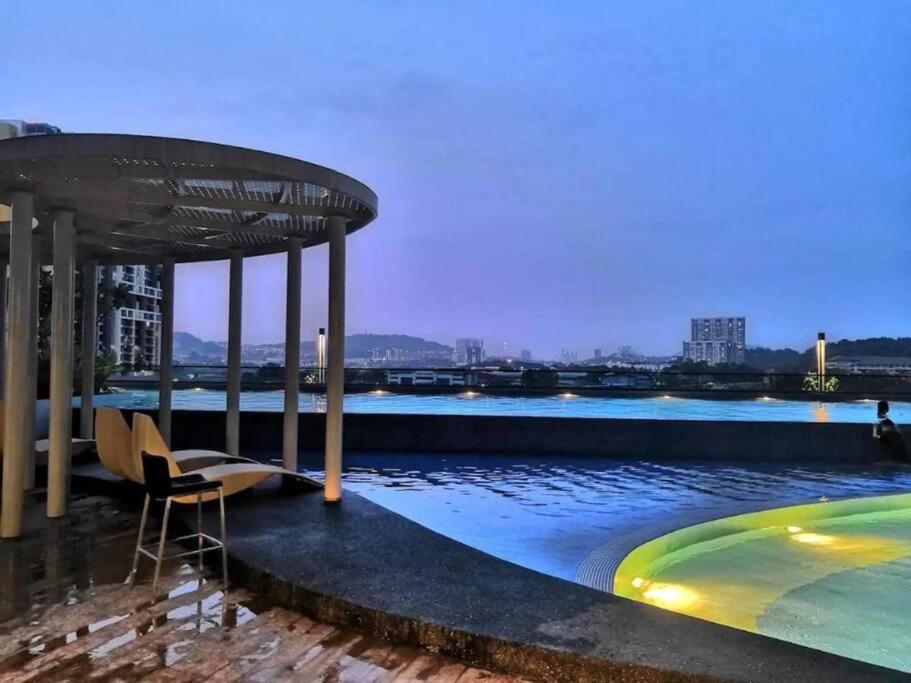 Cheras Studio with Free Netflix and City View